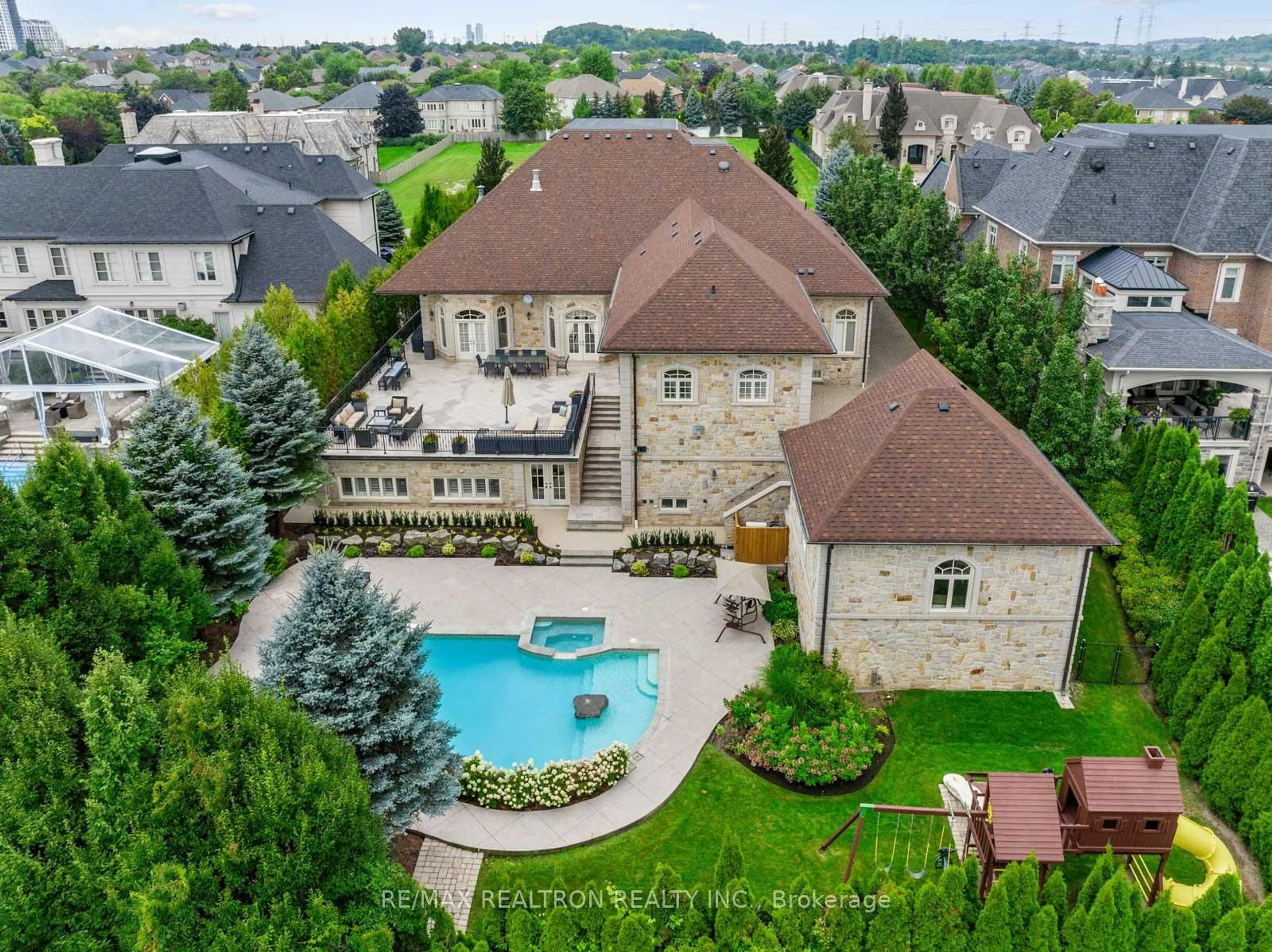 A pic from outside/outdoor area/front of a property/back of a property/a pic from drone, unknown for 25 Parr Pl, Vaughan Ontario L4J 8L1