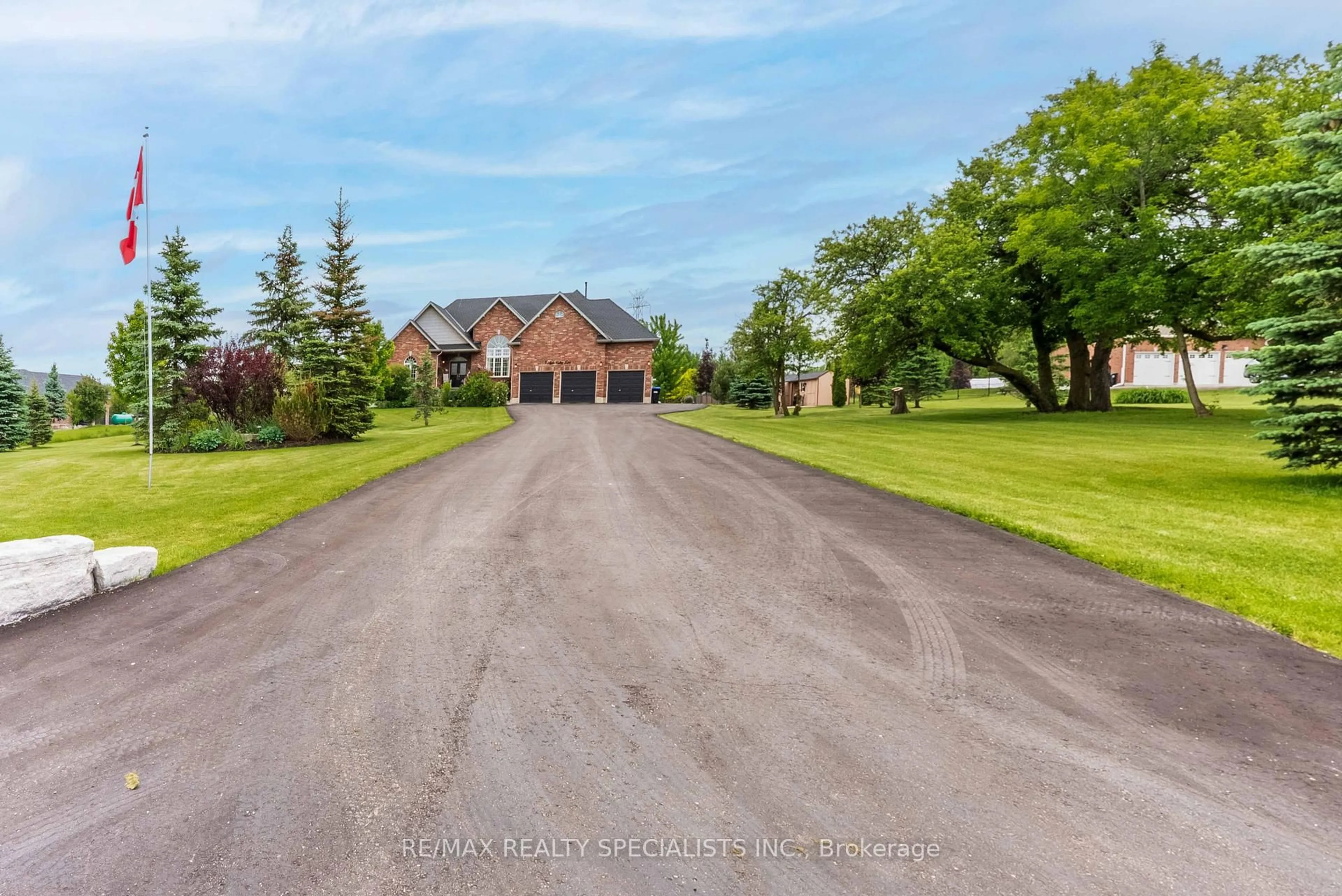 A pic from outside/outdoor area/front of a property/back of a property/a pic from drone, street for 9 Apple Valley Lane, Adjala-Tosorontio Ontario L0M 1J0
