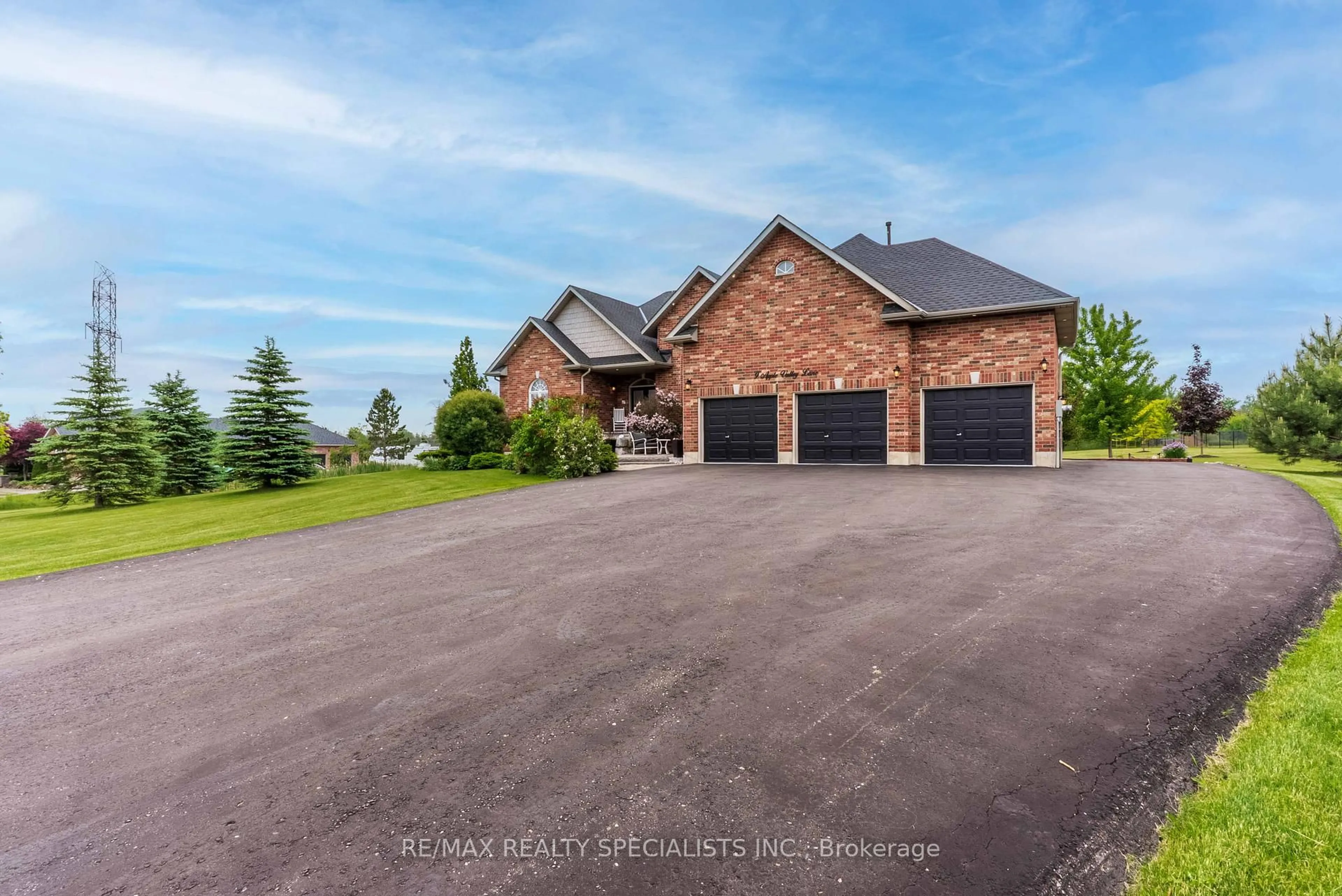 A pic from outside/outdoor area/front of a property/back of a property/a pic from drone, unknown for 9 Apple Valley Lane, Adjala-Tosorontio Ontario L0M 1J0