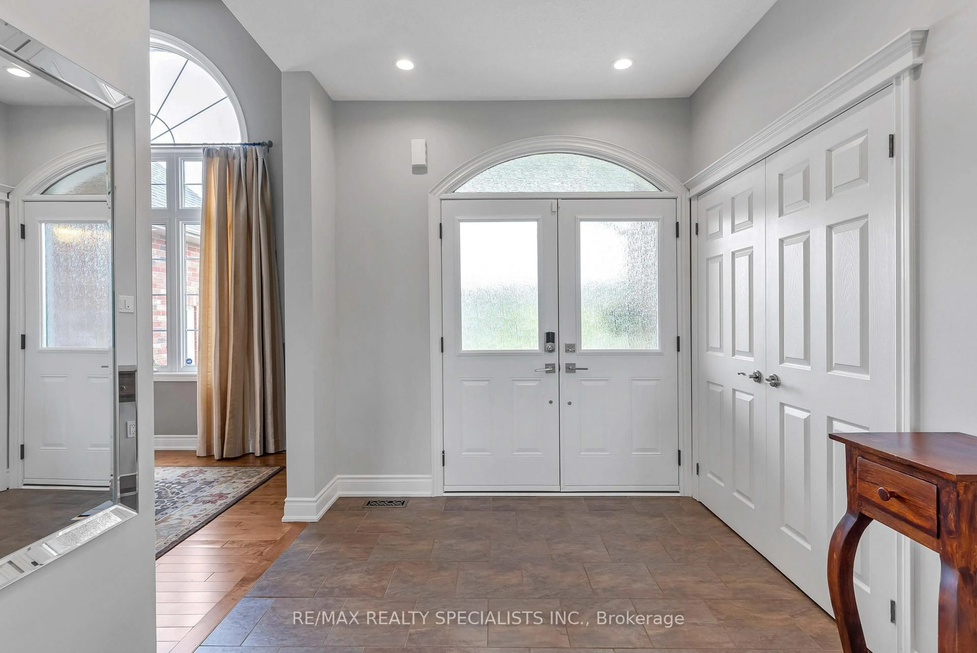 Indoor entryway for 9 Apple Valley Lane, Adjala-Tosorontio Ontario L0M 1J0