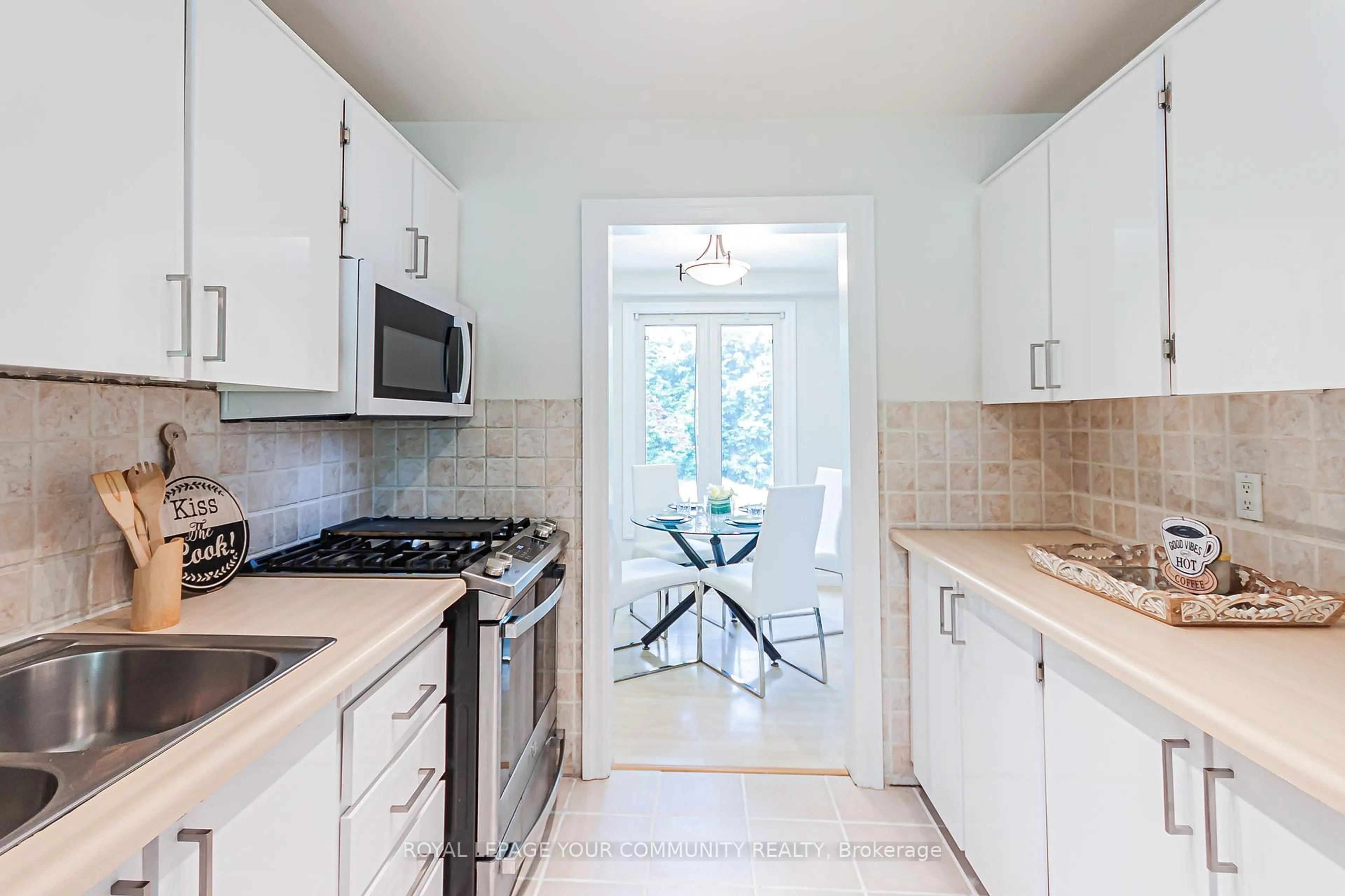 Standard kitchen, ceramic/tile floor for 241 Currey Cres, Newmarket Ontario L3Y 5M7