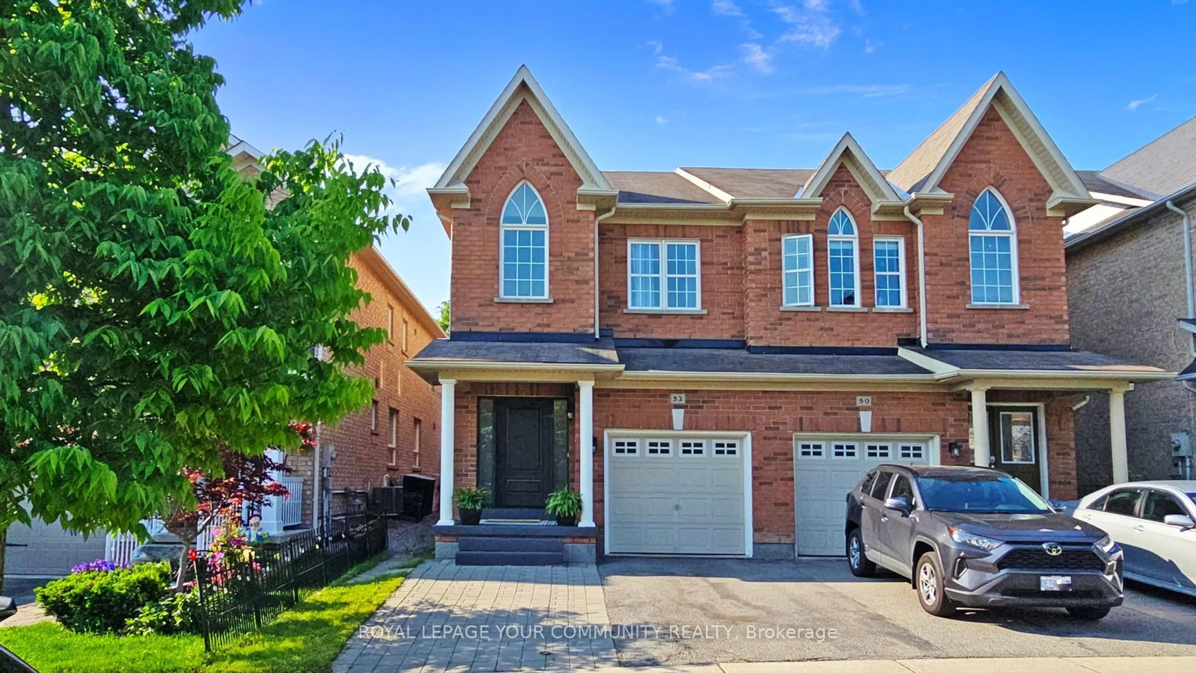 Home with brick exterior material, street for 52 Four Seasons Cres, East Gwillimbury Ontario L9N 0C3