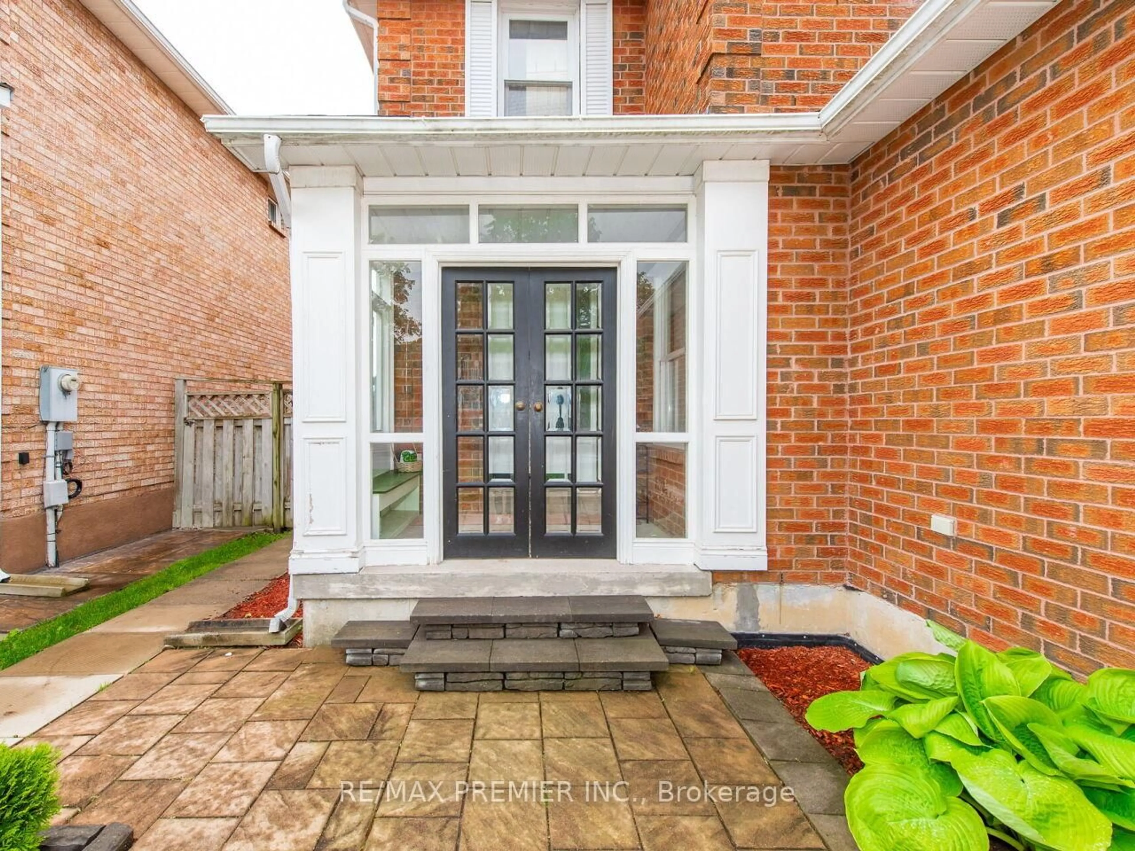 Indoor entryway for 119 Cromwell Rd, Vaughan Ontario L6A 1T9