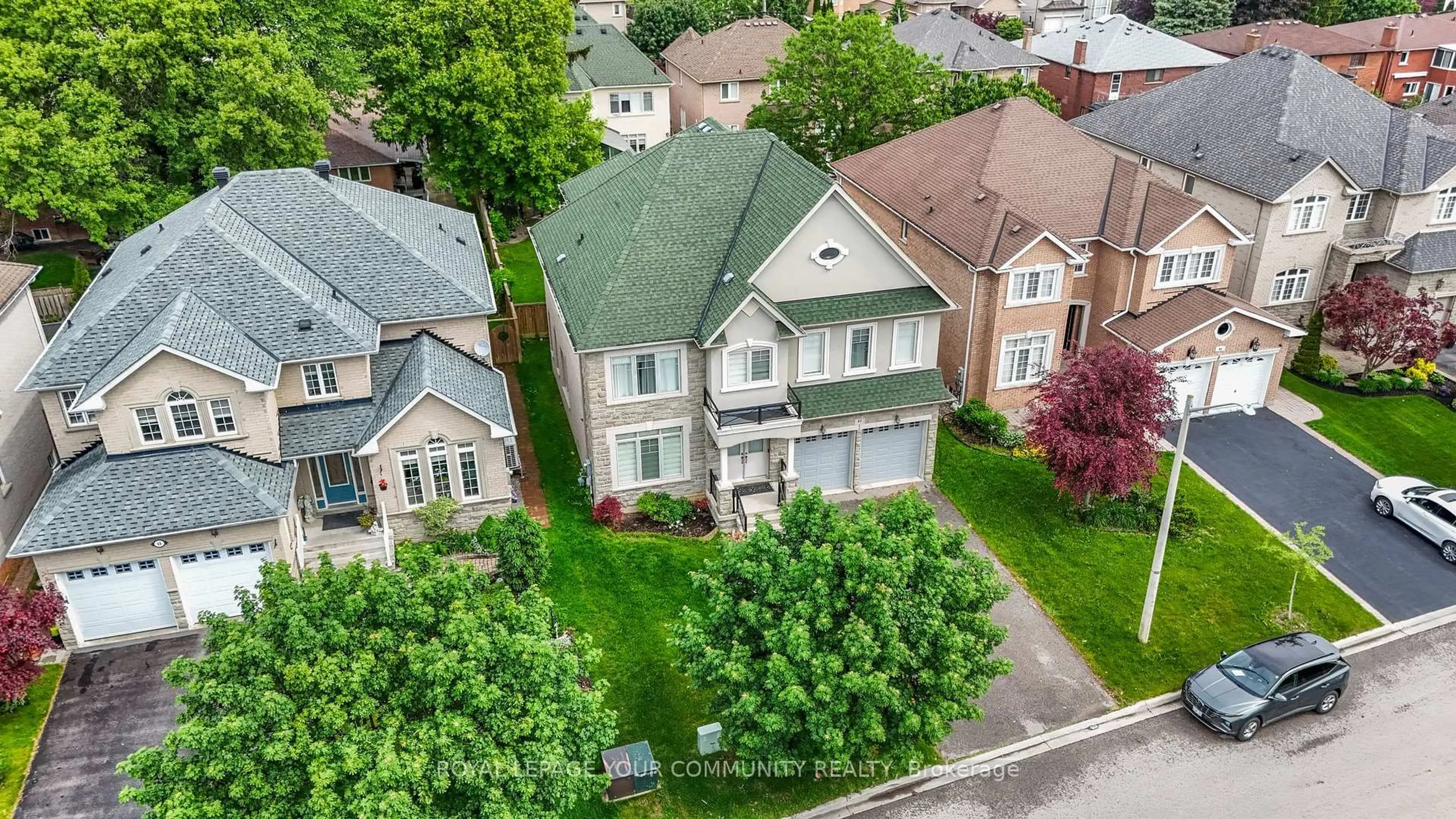 A pic from outside/outdoor area/front of a property/back of a property/a pic from drone, street for 46 Pairash Ave, Richmond Hill Ontario L4C 0N1