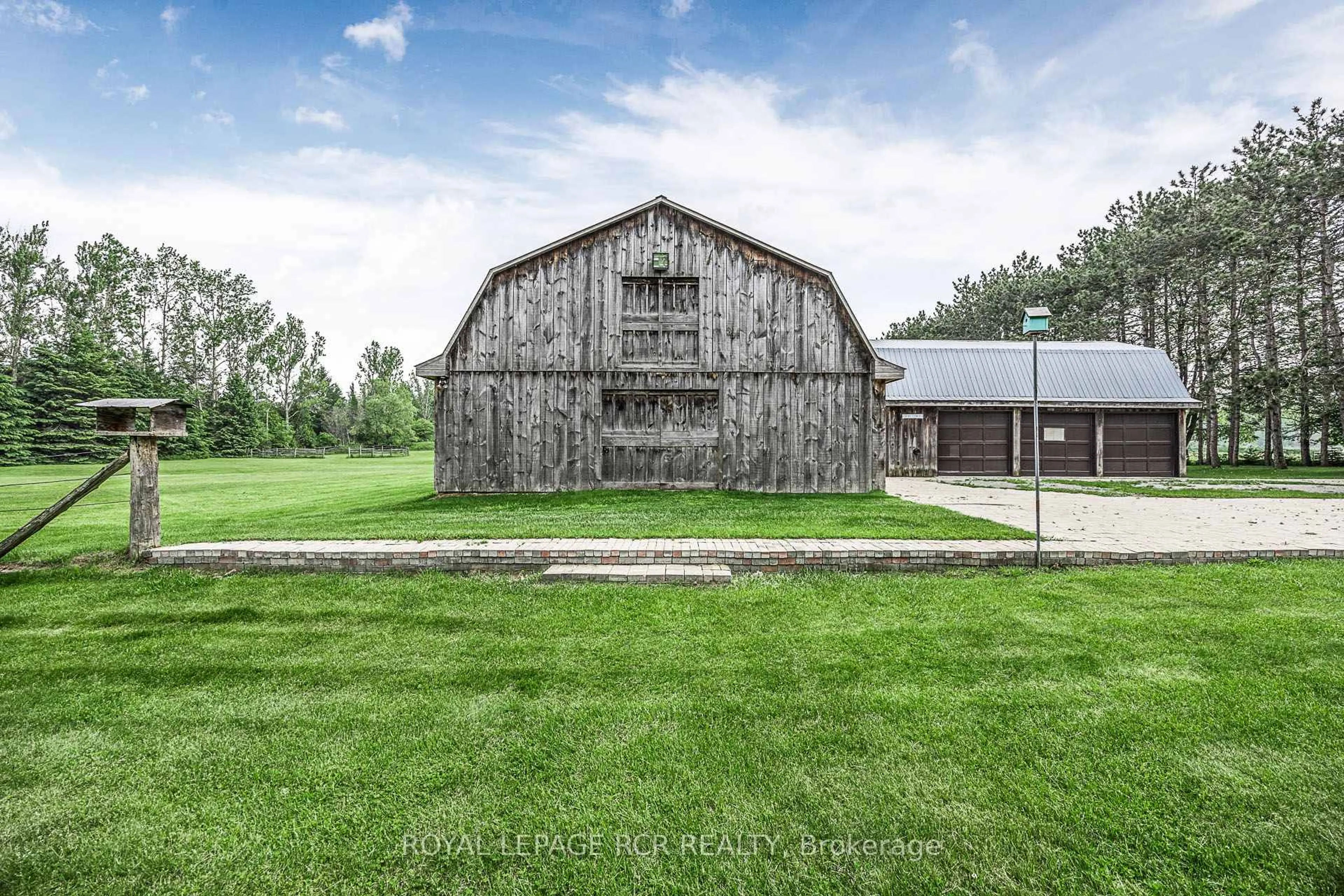 A pic from outside/outdoor area/front of a property/back of a property/a pic from drone, building for 443 Feasby Rd, Uxbridge Ontario L9P 1R1