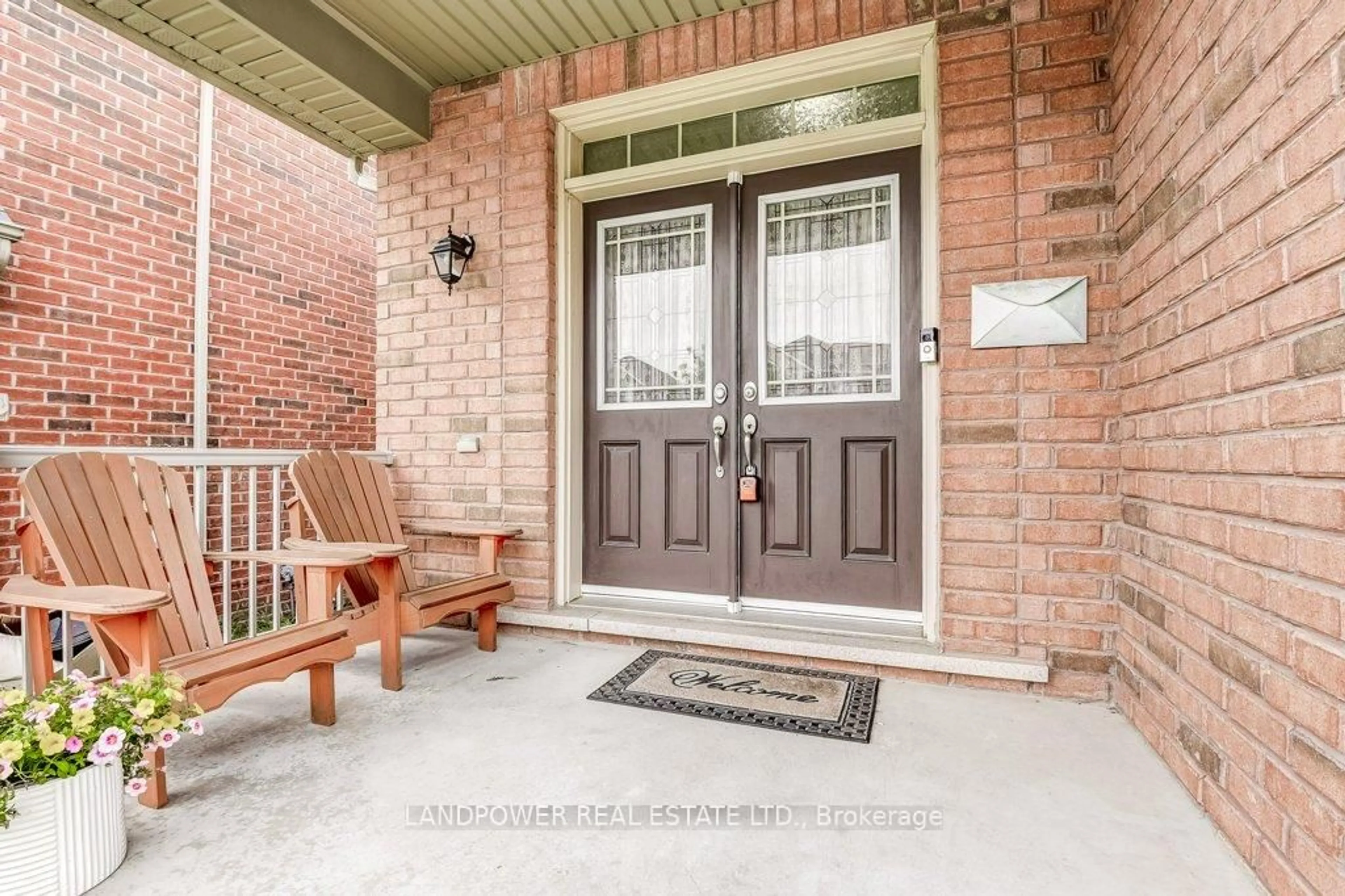 Indoor entryway for 15 Yang St, Richmond Hill Ontario L4E 0M6