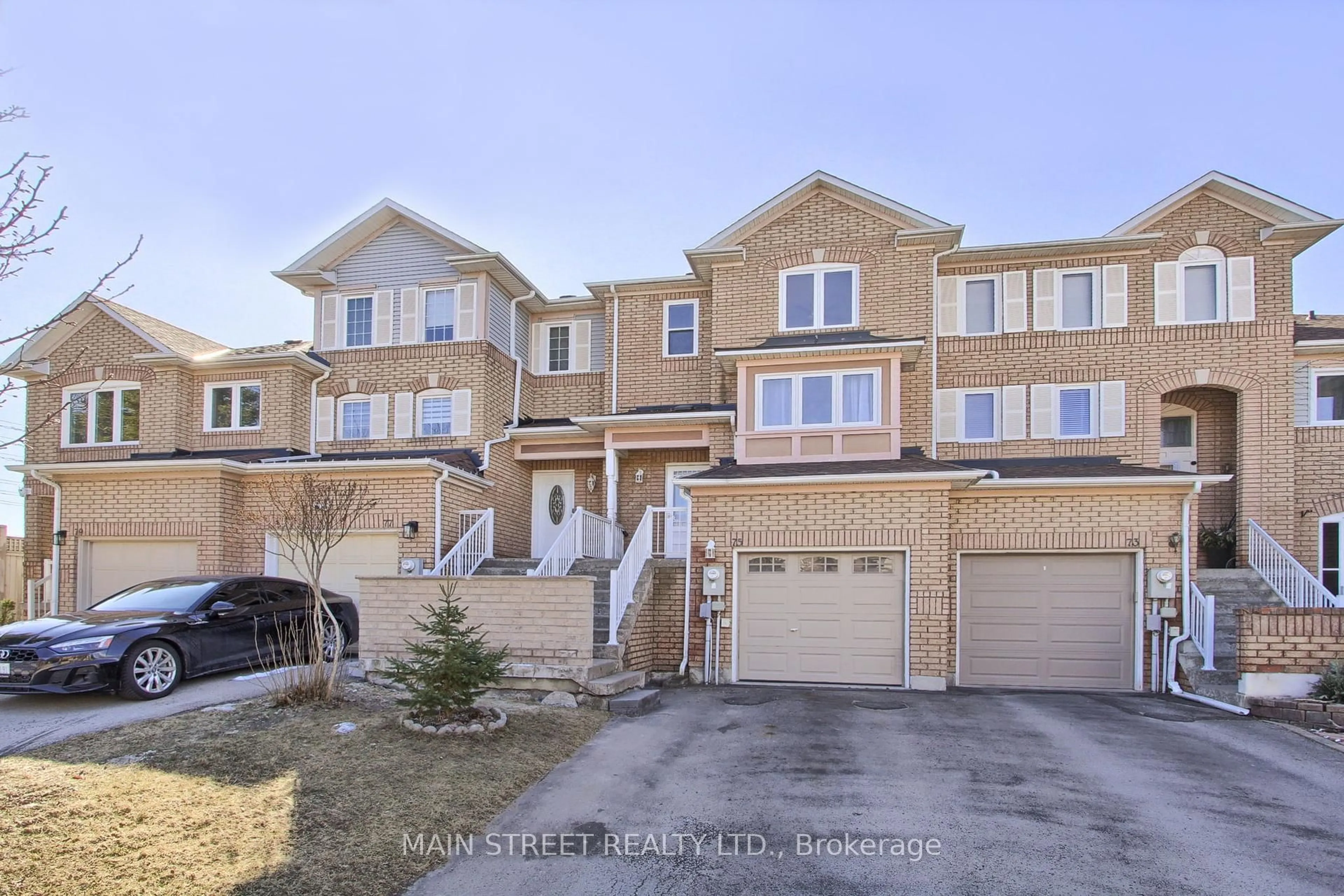 A pic from outside/outdoor area/front of a property/back of a property/a pic from drone, street for 75 Baywell Cres, Aurora Ontario L4G 7N4