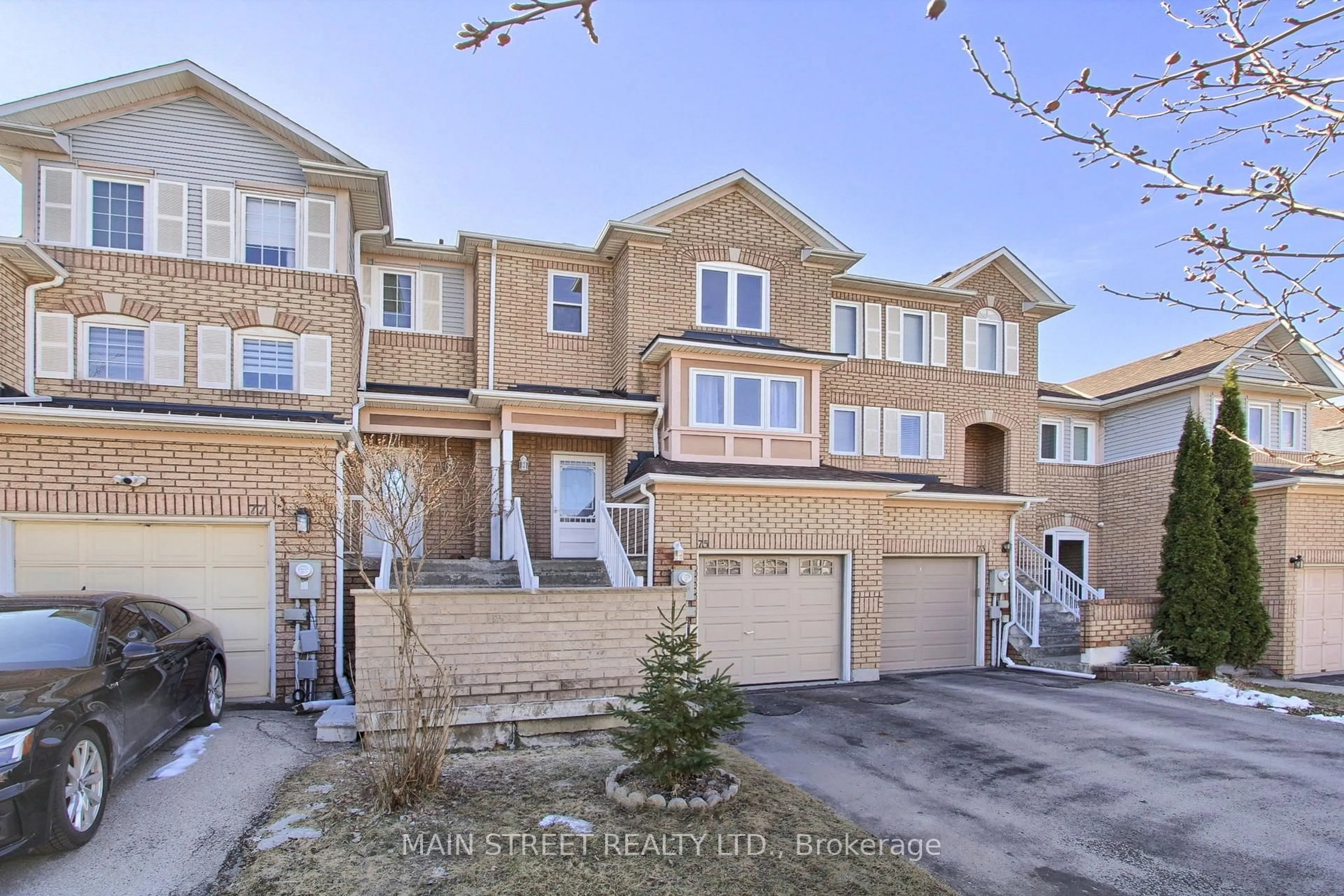 A pic from outside/outdoor area/front of a property/back of a property/a pic from drone, street for 75 Baywell Cres, Aurora Ontario L4G 7N4