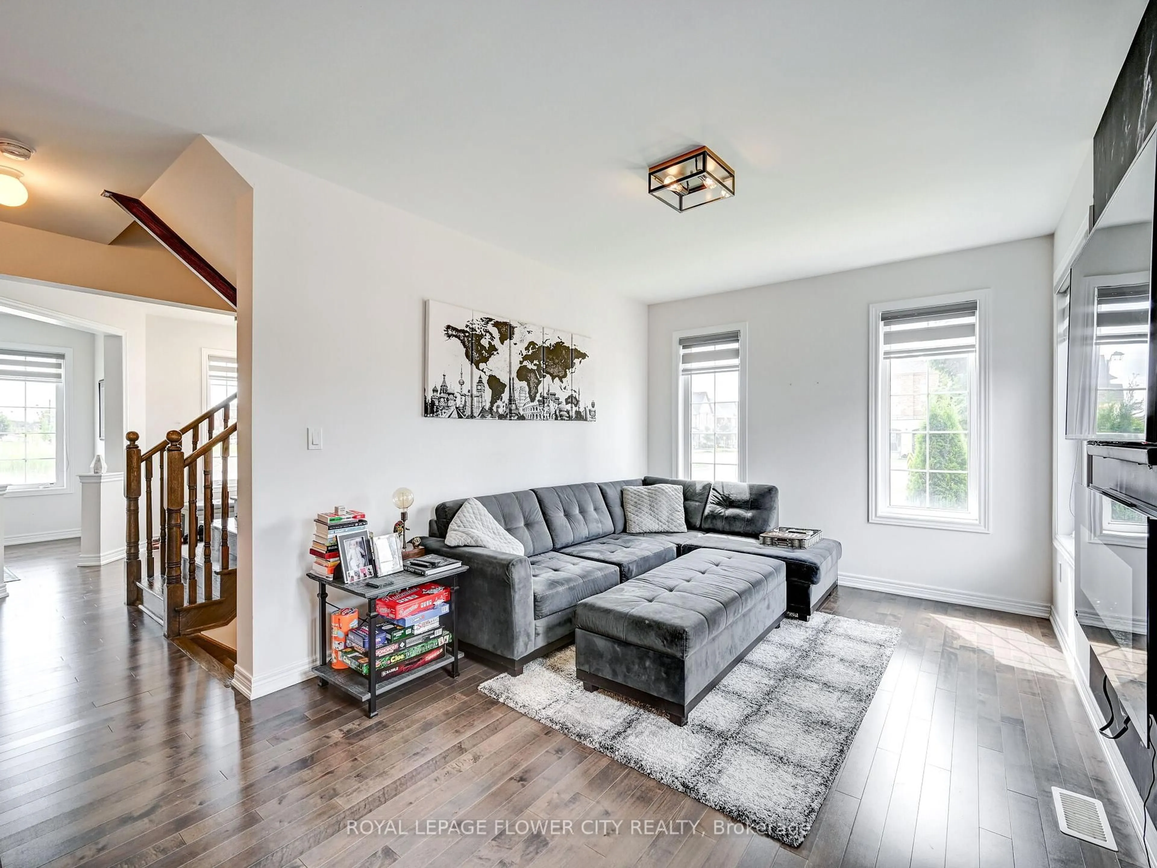 Living room with furniture, unknown for 302 Barons St, Vaughan Ontario L4H 4H4