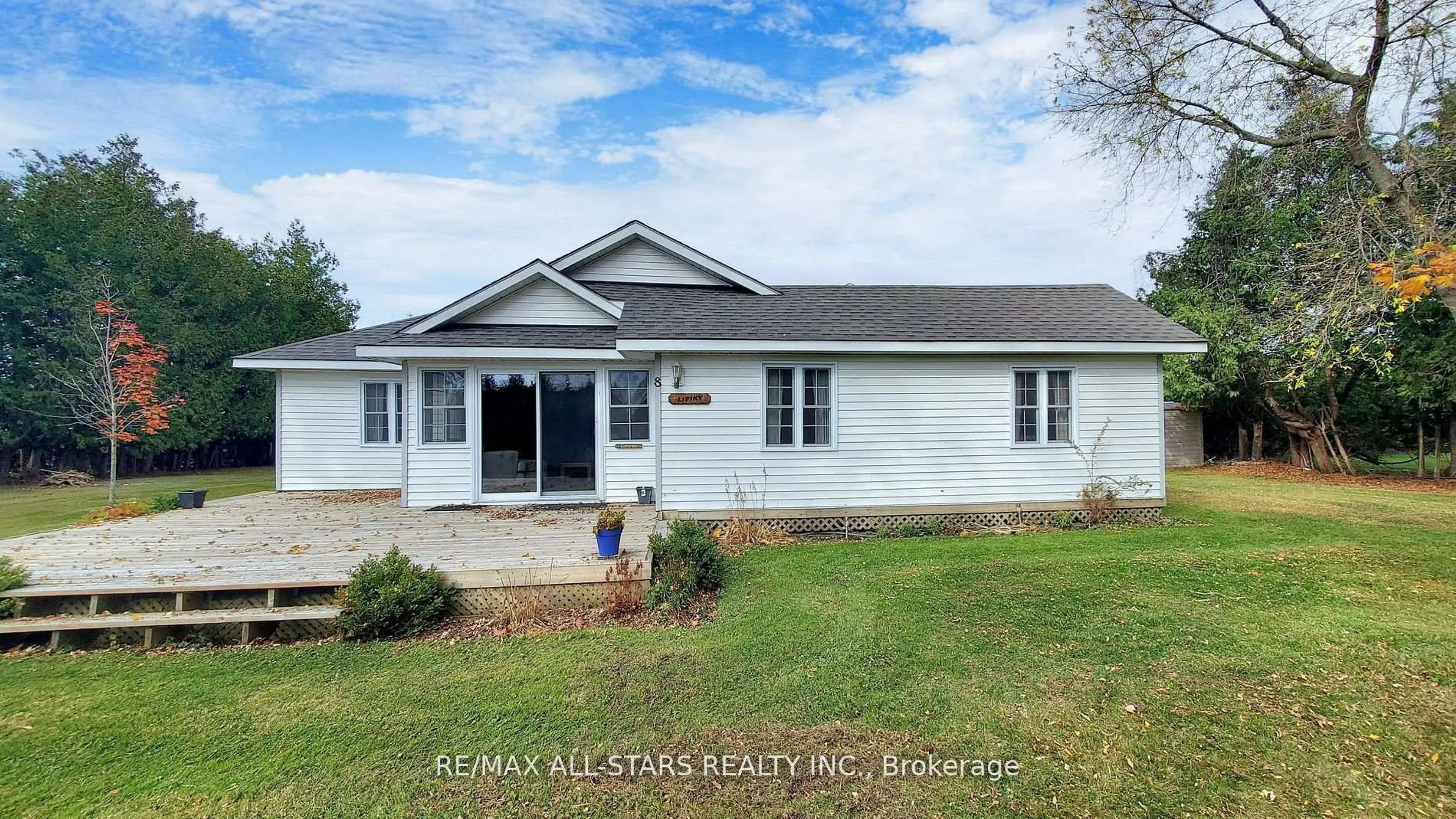 Home with vinyl exterior material, unknown for 8 Tikvah Circ, Georgina Ontario L4P 3C8
