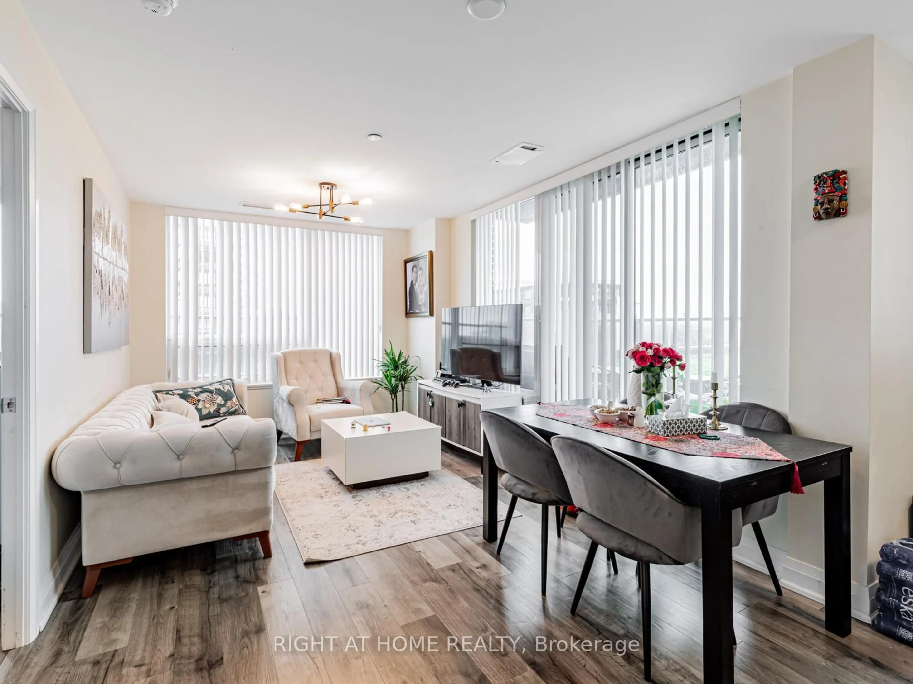 Living room with furniture, wood/laminate floor for 18 Uptown Dr #826, Markham Ontario L3R 5M5