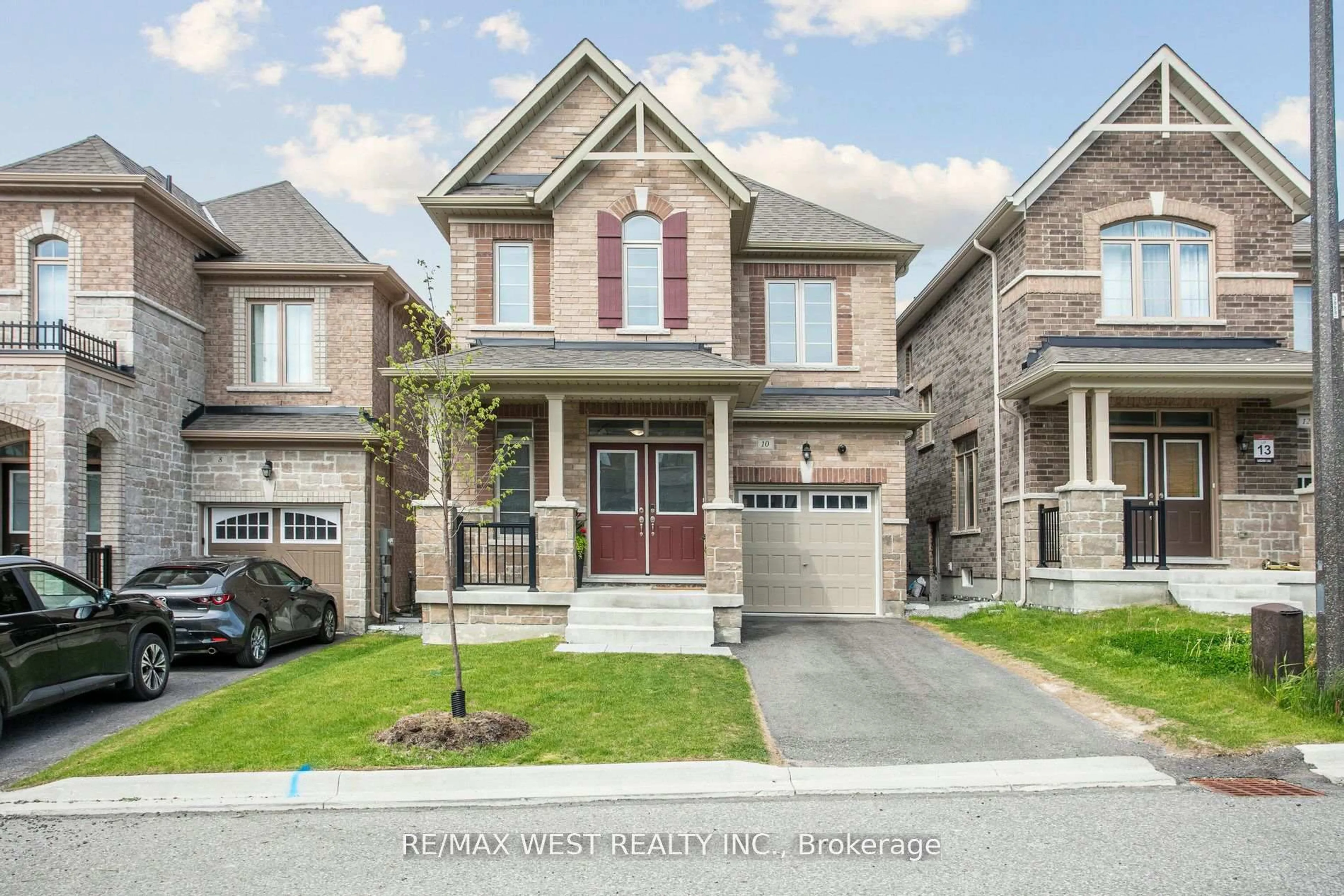 Home with brick exterior material, street for 10 Viola St, East Gwillimbury Ontario L9N 0T6