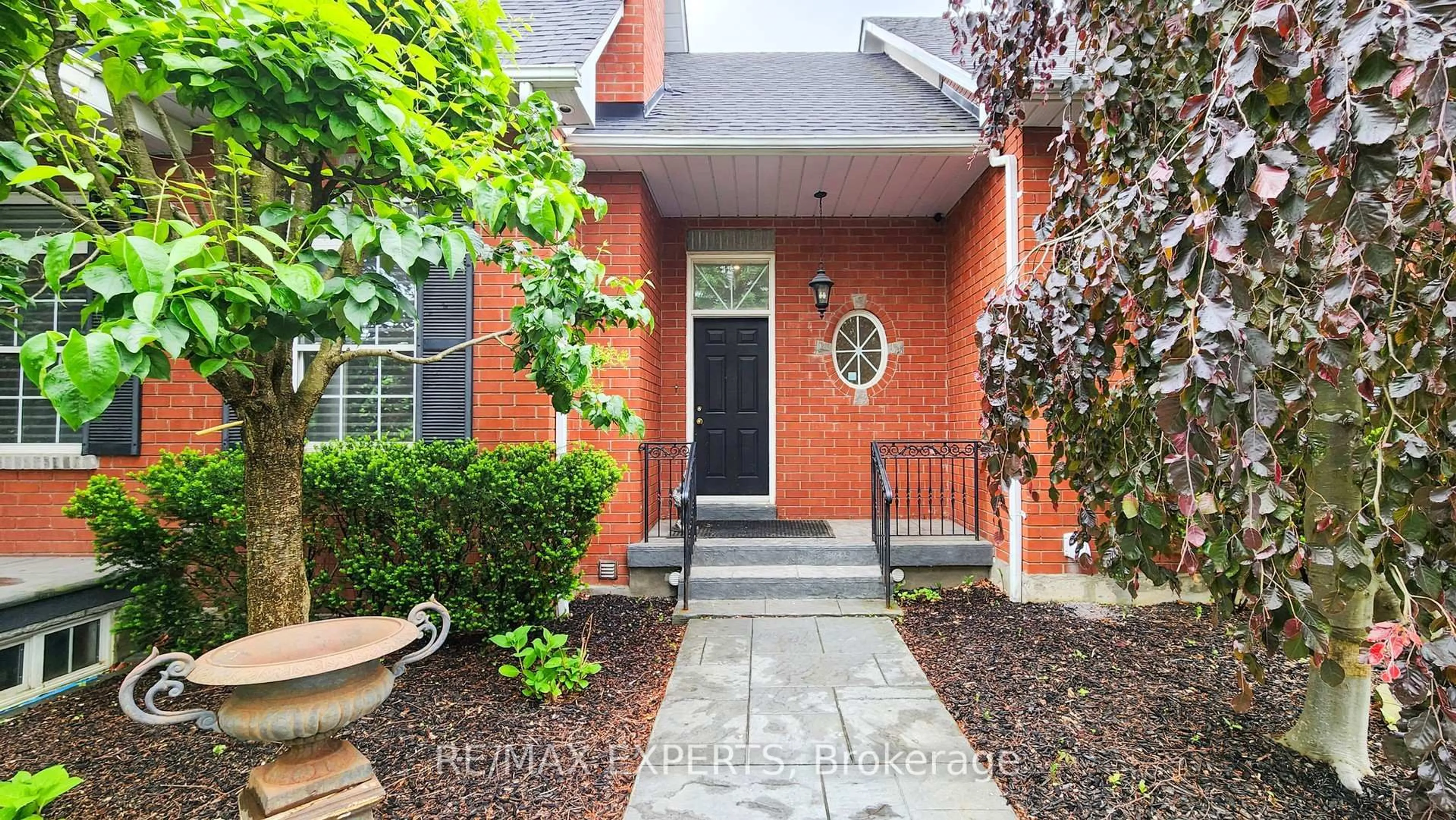 Home with brick exterior material, street for 27 Theresa Circ, Vaughan Ontario L0J 1C0