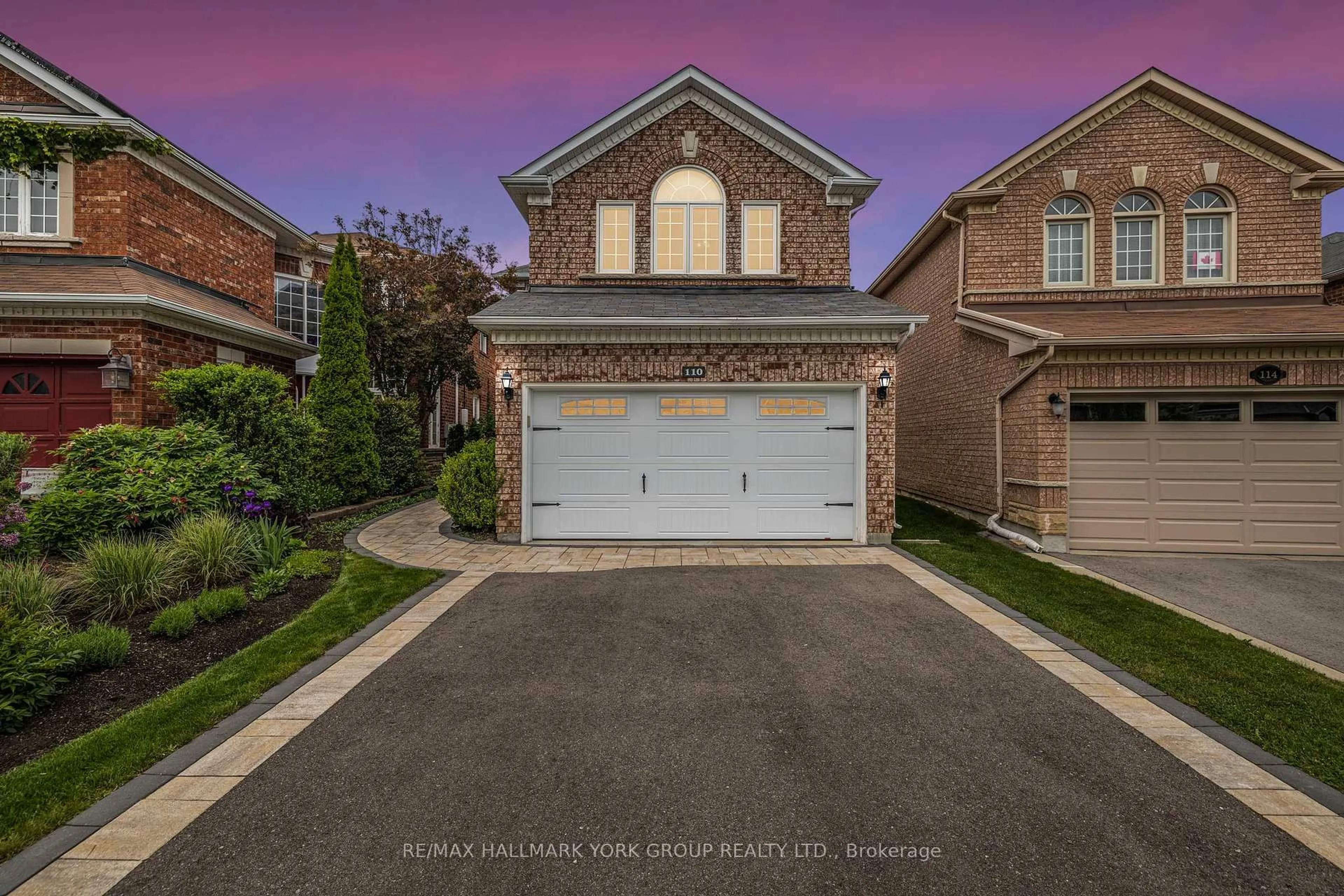 A pic from outside/outdoor area/front of a property/back of a property/a pic from drone, street for 110 Rush Rd, Aurora Ontario L4G 7G5