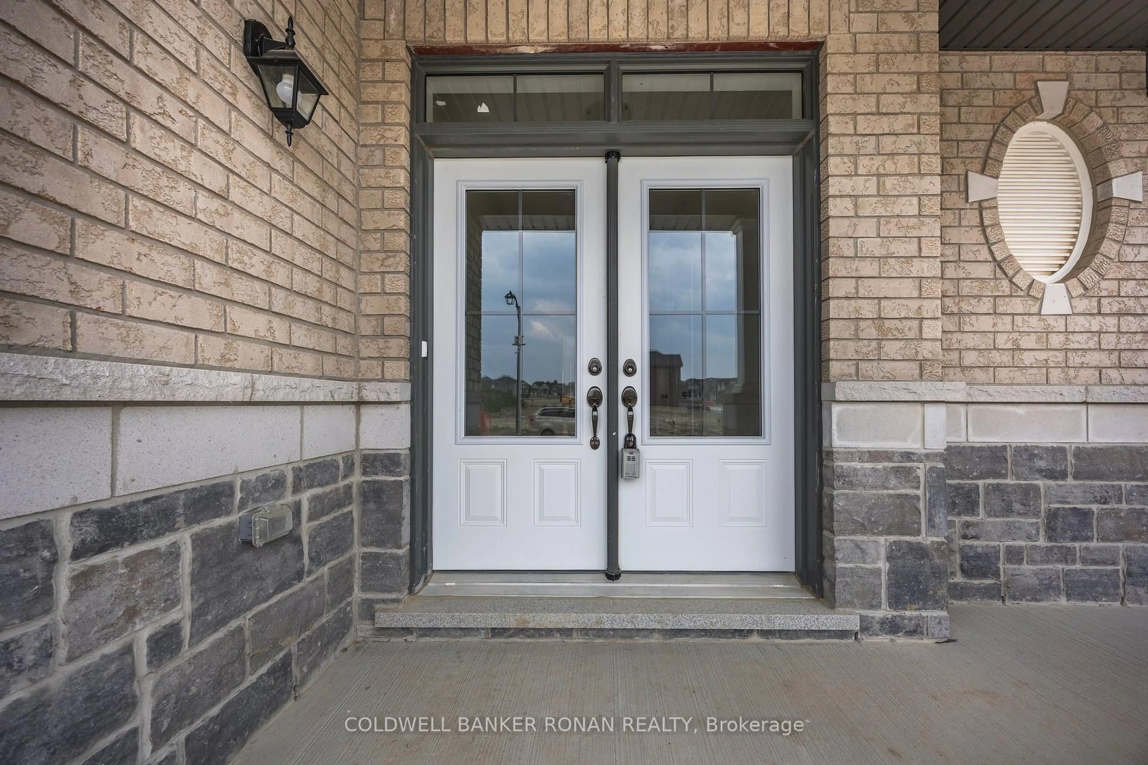 Indoor entryway for 23 Fenn Cres, New Tecumseth Ontario L9R 1V4