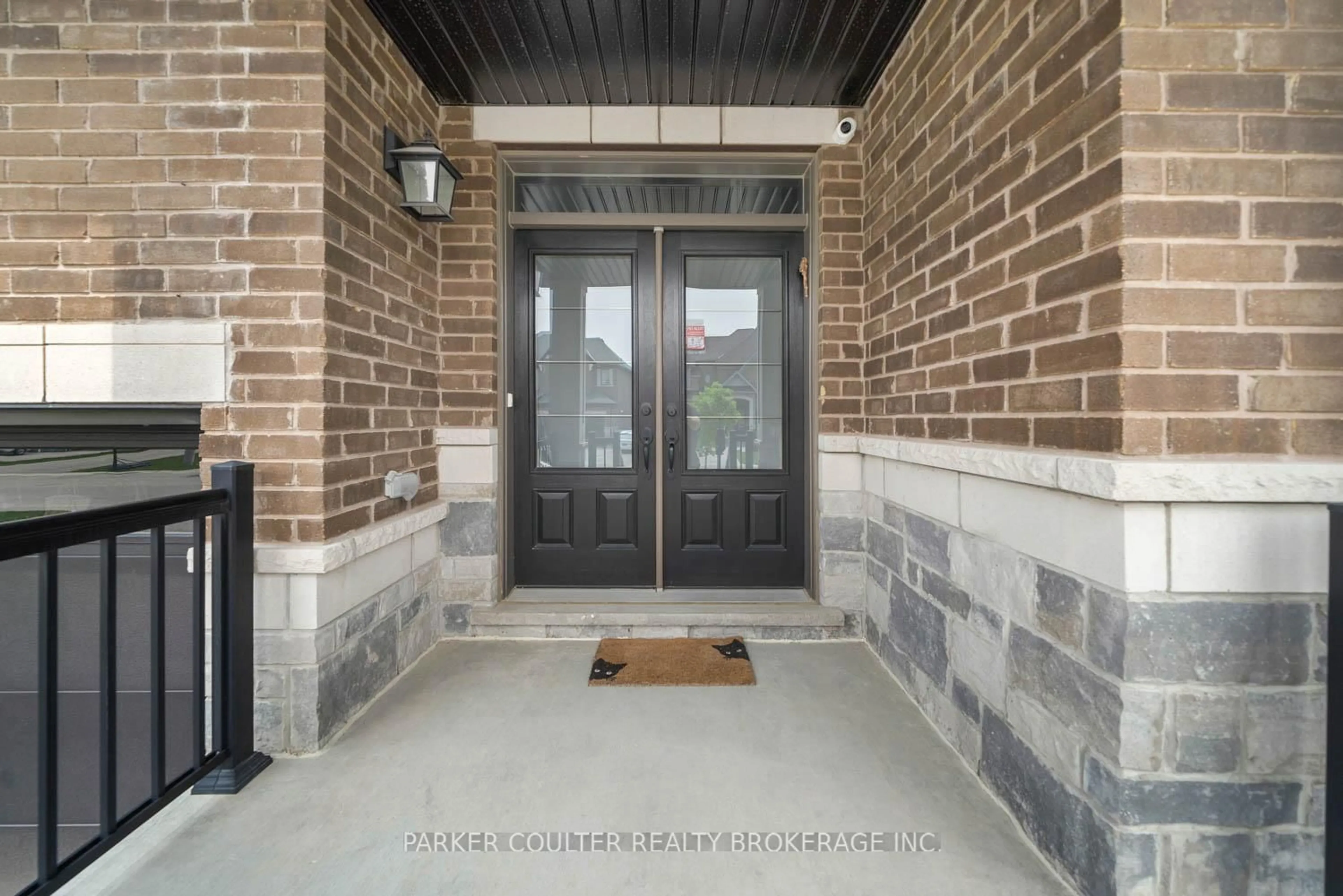 Indoor entryway for 1300 Butler St, Innisfil Ontario L9S 0L4
