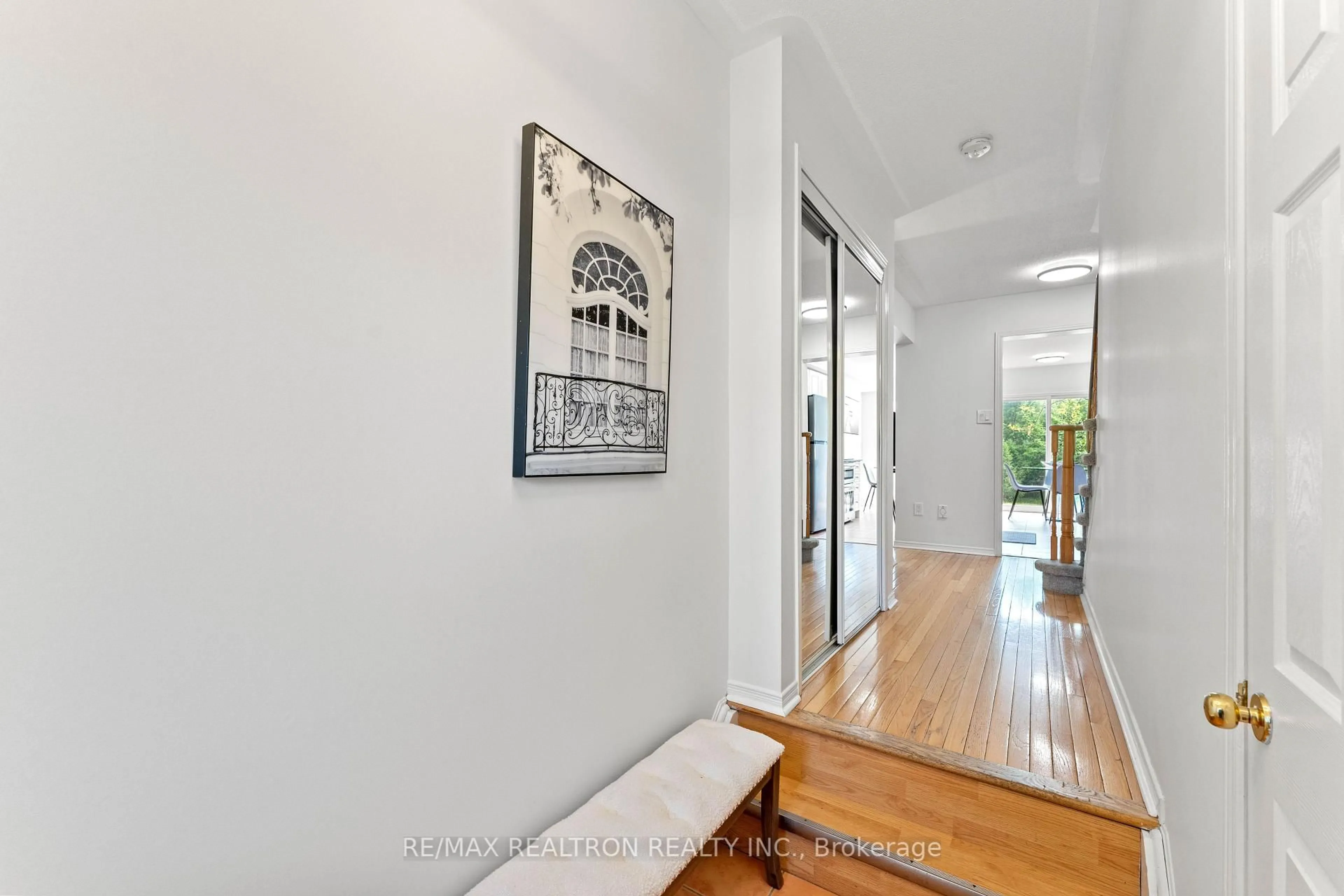 Indoor entryway for 102 Lowther Ave, Richmond Hill Ontario L4E 4P3