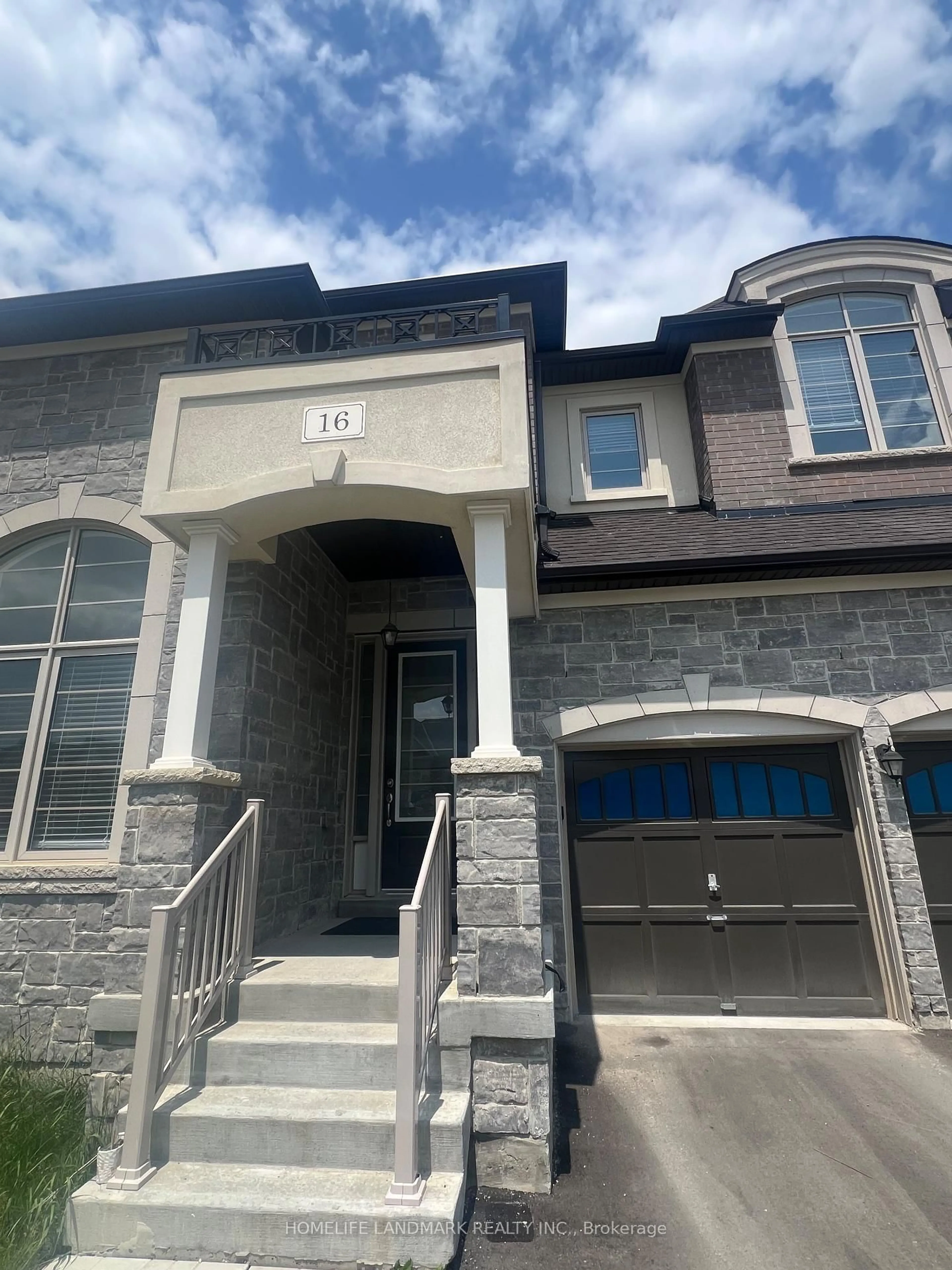 Home with brick exterior material, street for 16 Kenneth Ross Cres, East Gwillimbury Ontario L9N 0T7