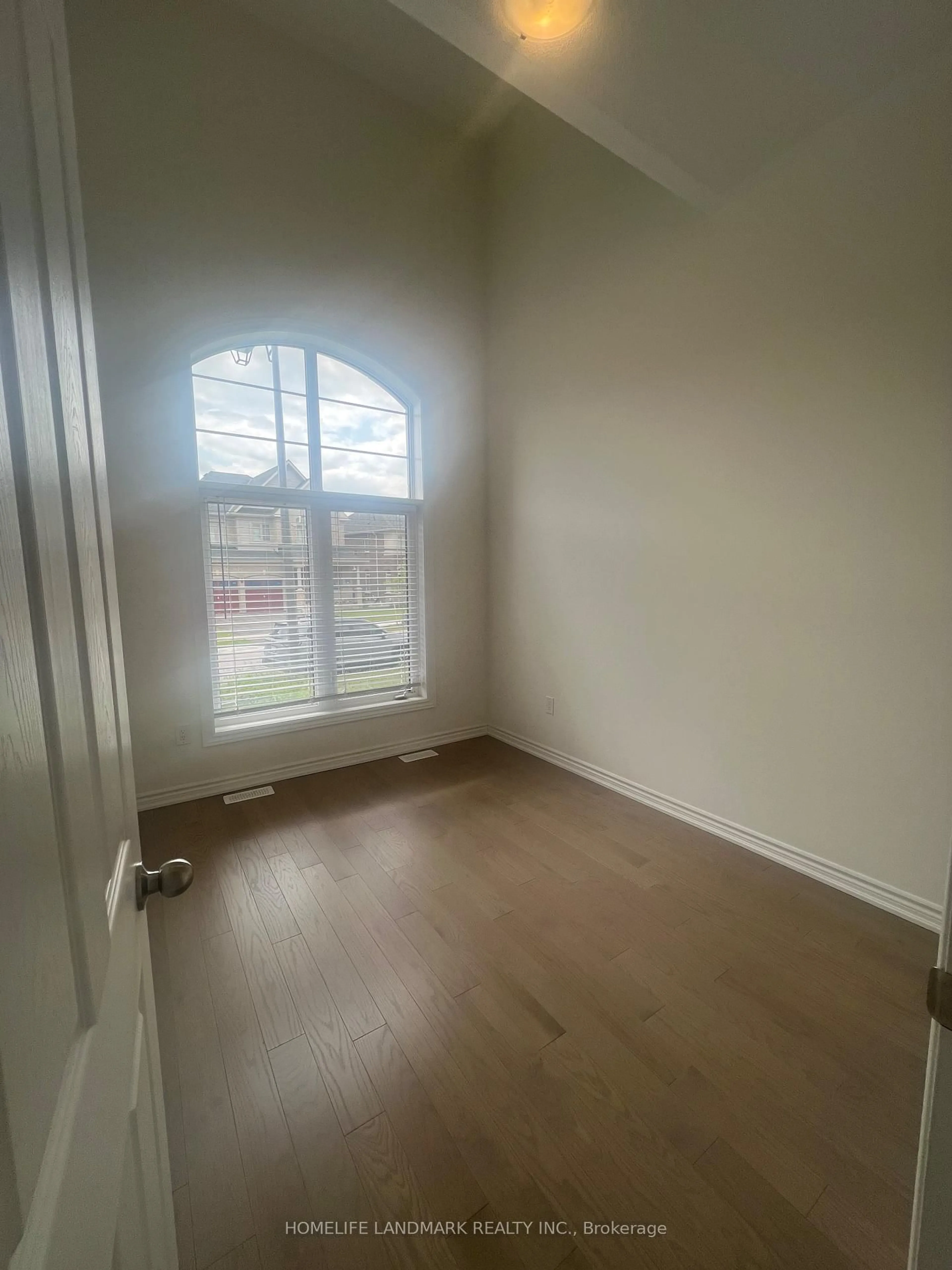 A pic of a room for 16 Kenneth Ross Cres, East Gwillimbury Ontario L9N 0T7