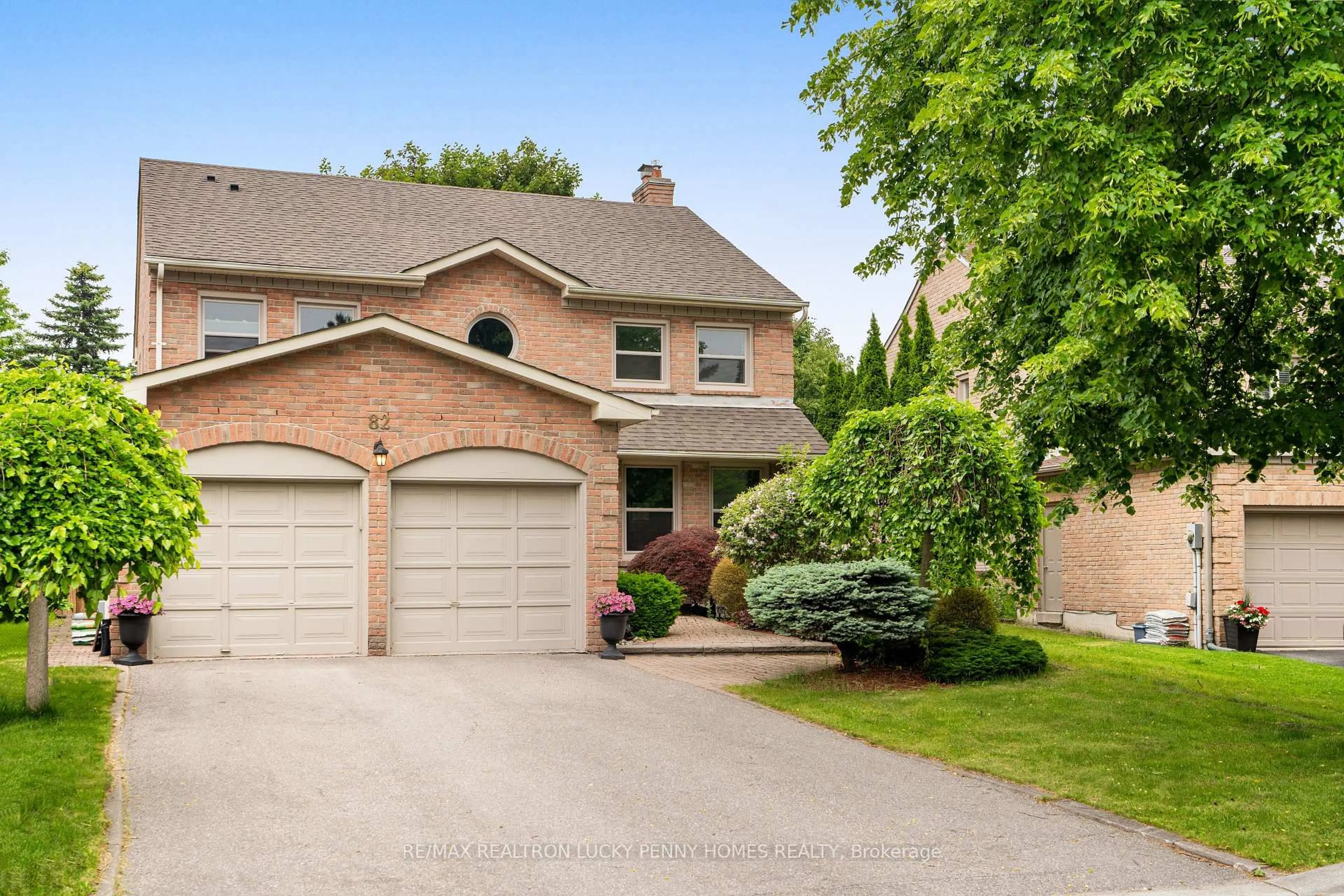 Home with brick exterior material, street for 82 Ferndell Circ, Markham Ontario L3R 3Y8