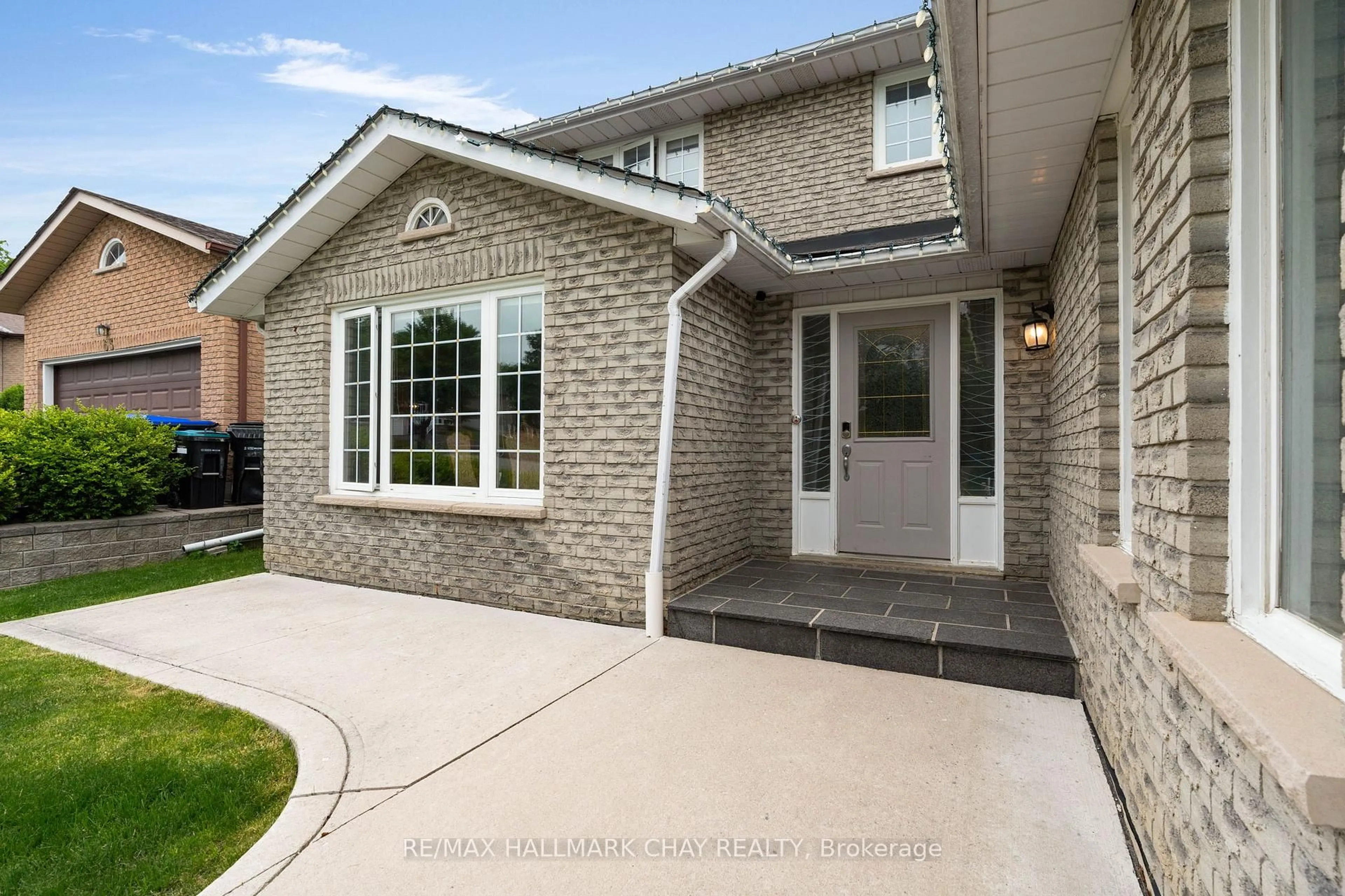Home with brick exterior material, street for 65 Imperial Cres, Bradford West Gwillimbury Ontario L3Z 2N8