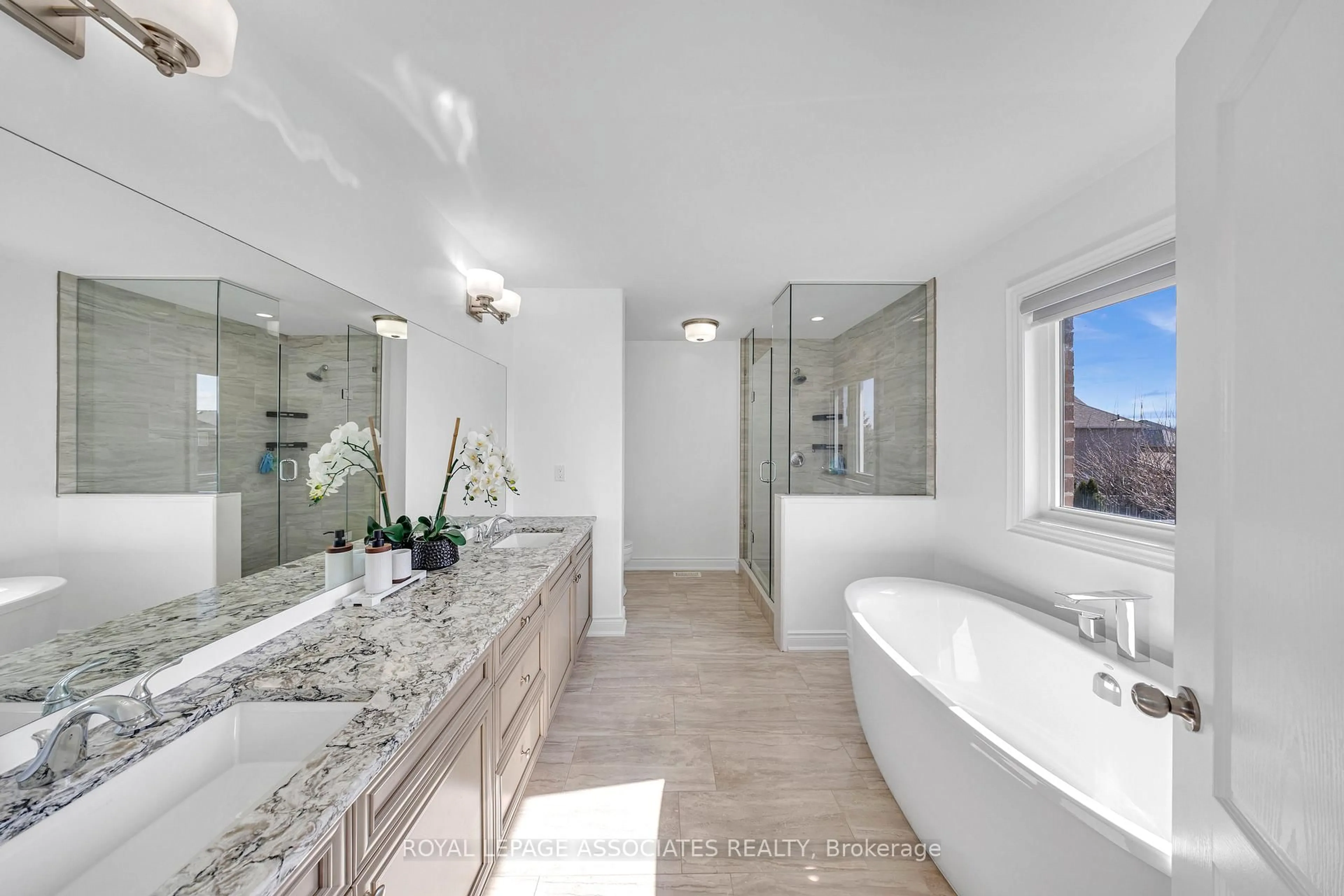 Contemporary bathroom, ceramic/tile floor for 46 Tim Jacobs Dr, Georgina Ontario L4P 0G5