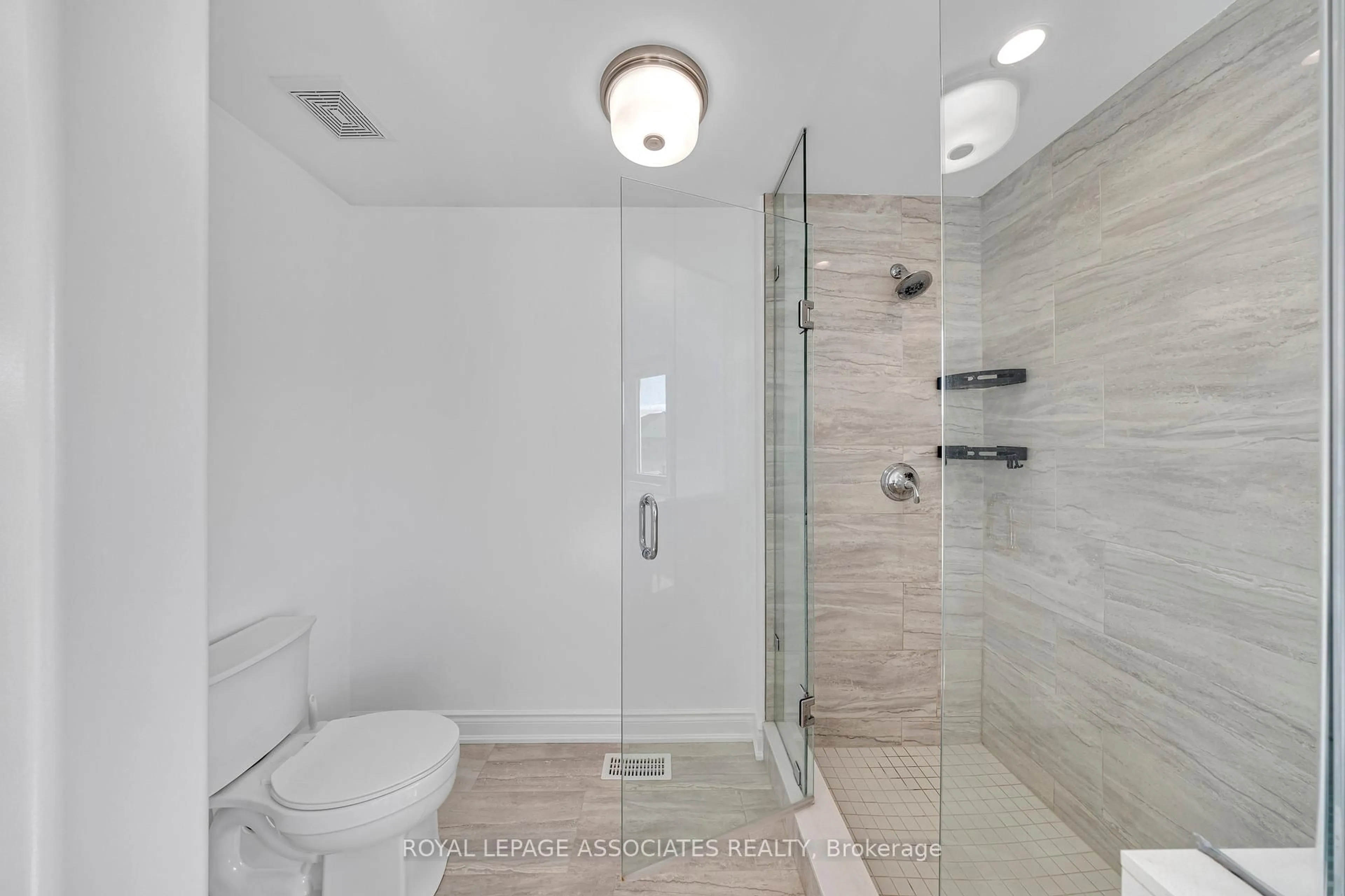 Standard bathroom, ceramic/tile floor for 46 Tim Jacobs Dr, Georgina Ontario L4P 0G5