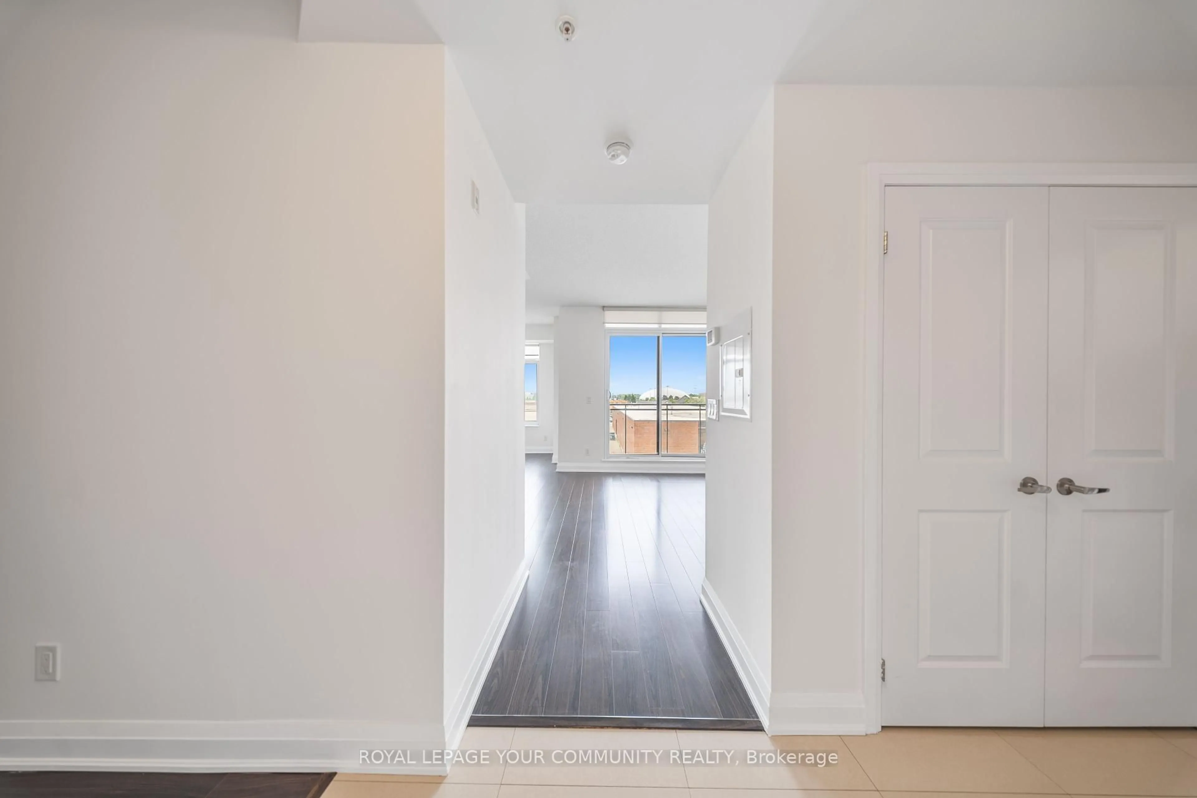 Indoor entryway for 24 Woodstream Blvd #315, Vaughan Ontario L4L 8C4