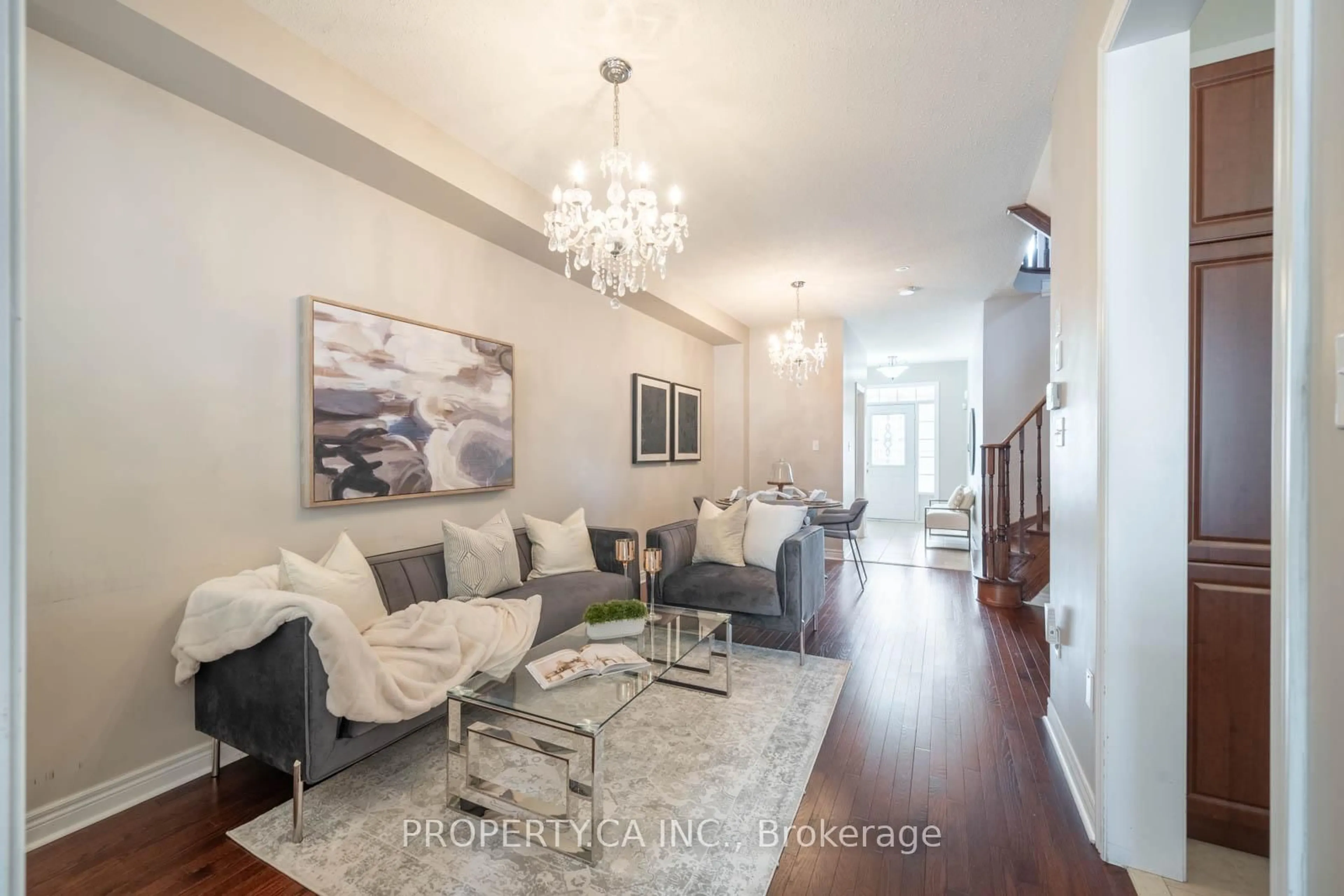 Living room with furniture, unknown for 90 Collin Crt, Richmond Hill Ontario L4E 0X8