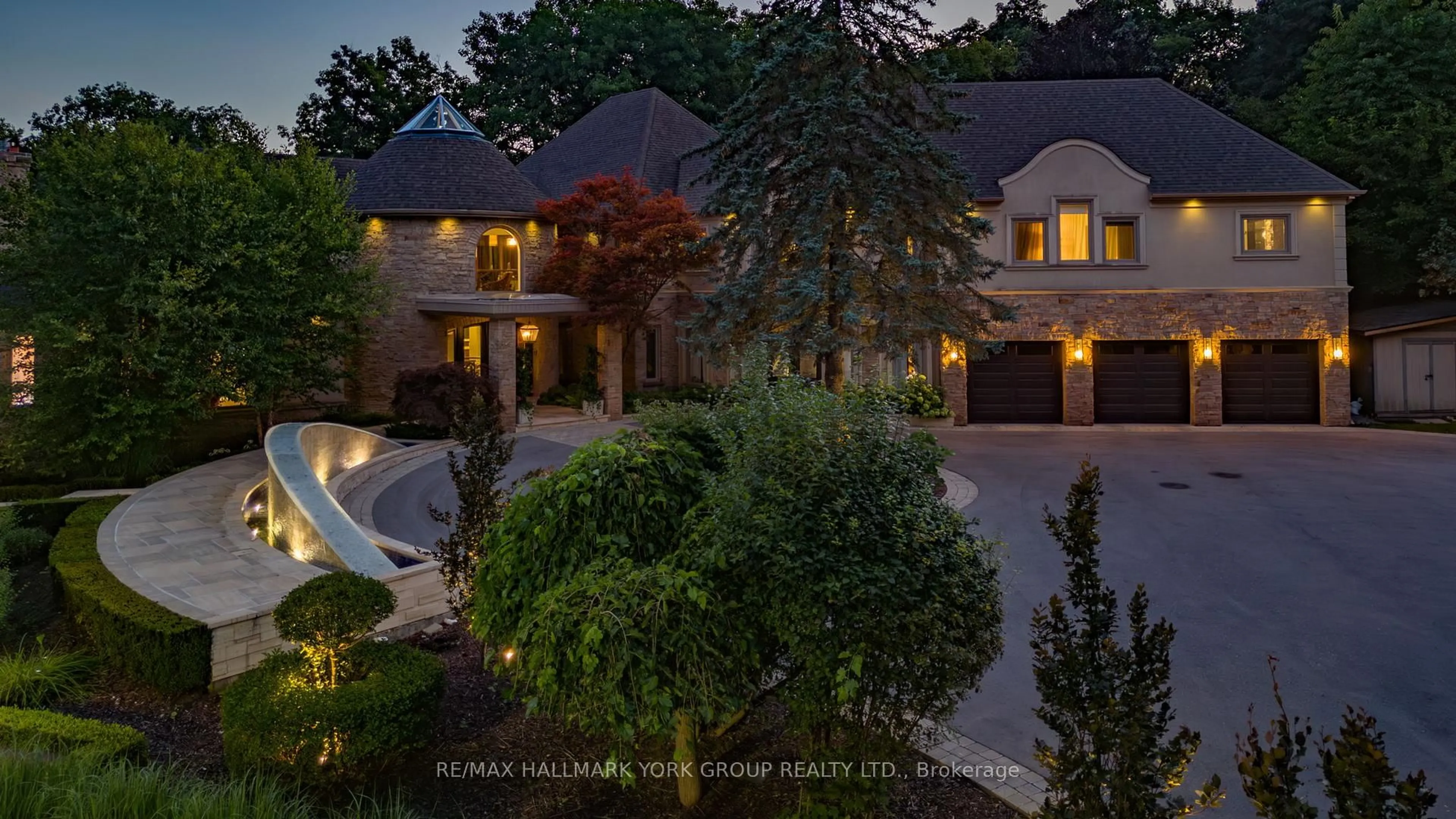 A pic from outside/outdoor area/front of a property/back of a property/a pic from drone, street for 24 Dew Drop Crt, Vaughan Ontario L6A 1E9