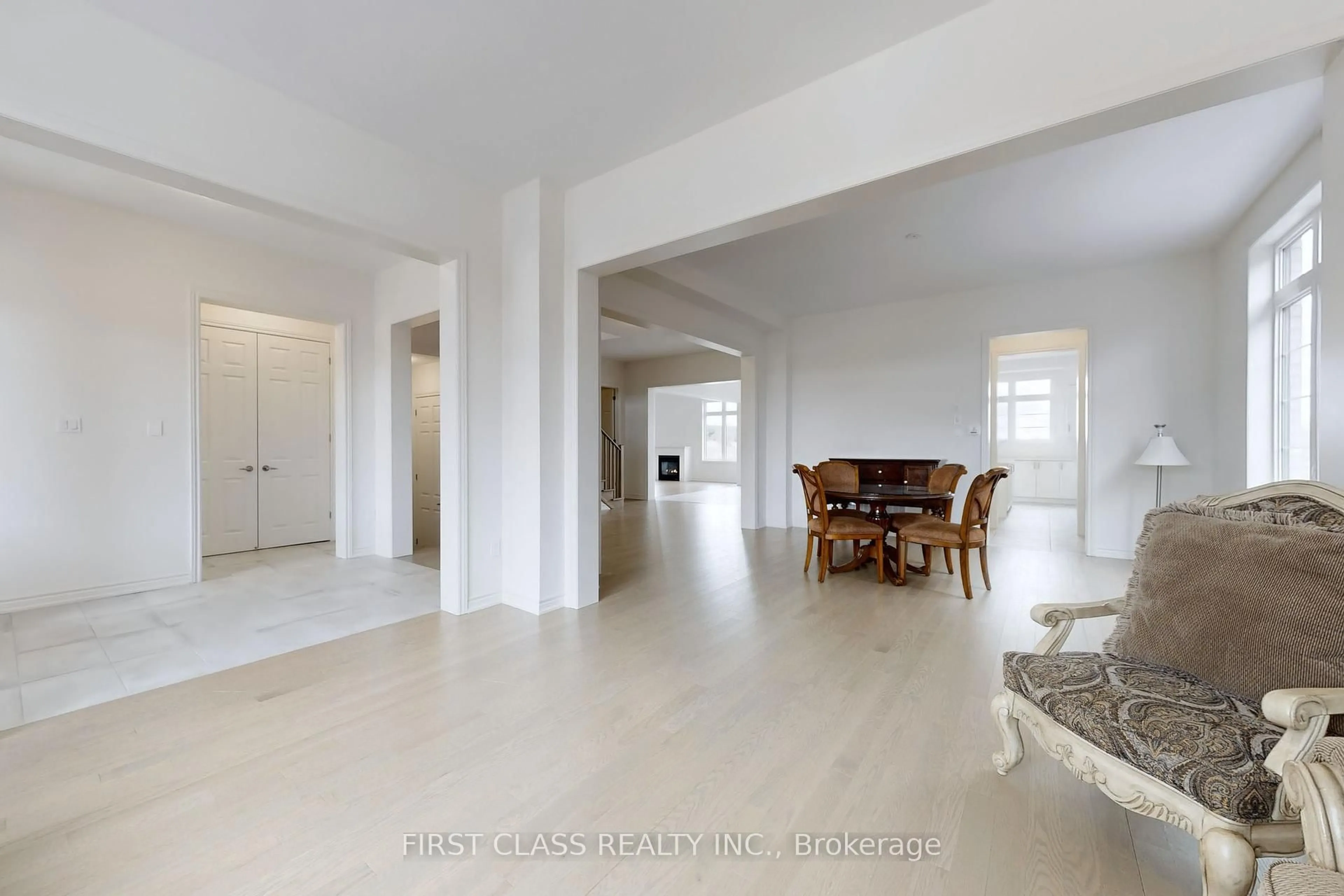 Indoor foyer for 61 Marigold Blvd, Adjala-Tosorontio Ontario L0G 1W0