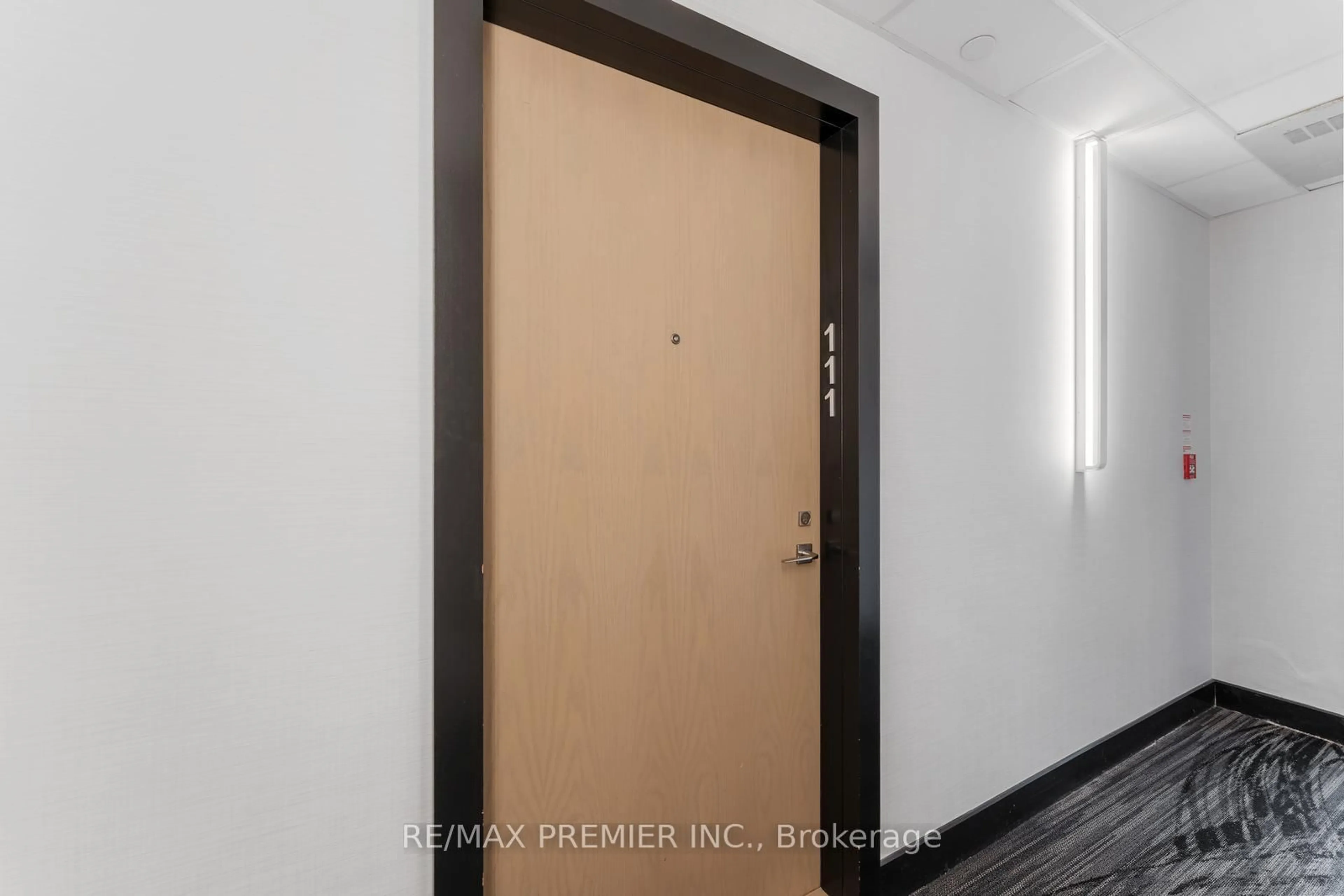 Indoor foyer for 10 Rouge Valley Dr #111, Markham Ontario L6G 0G9