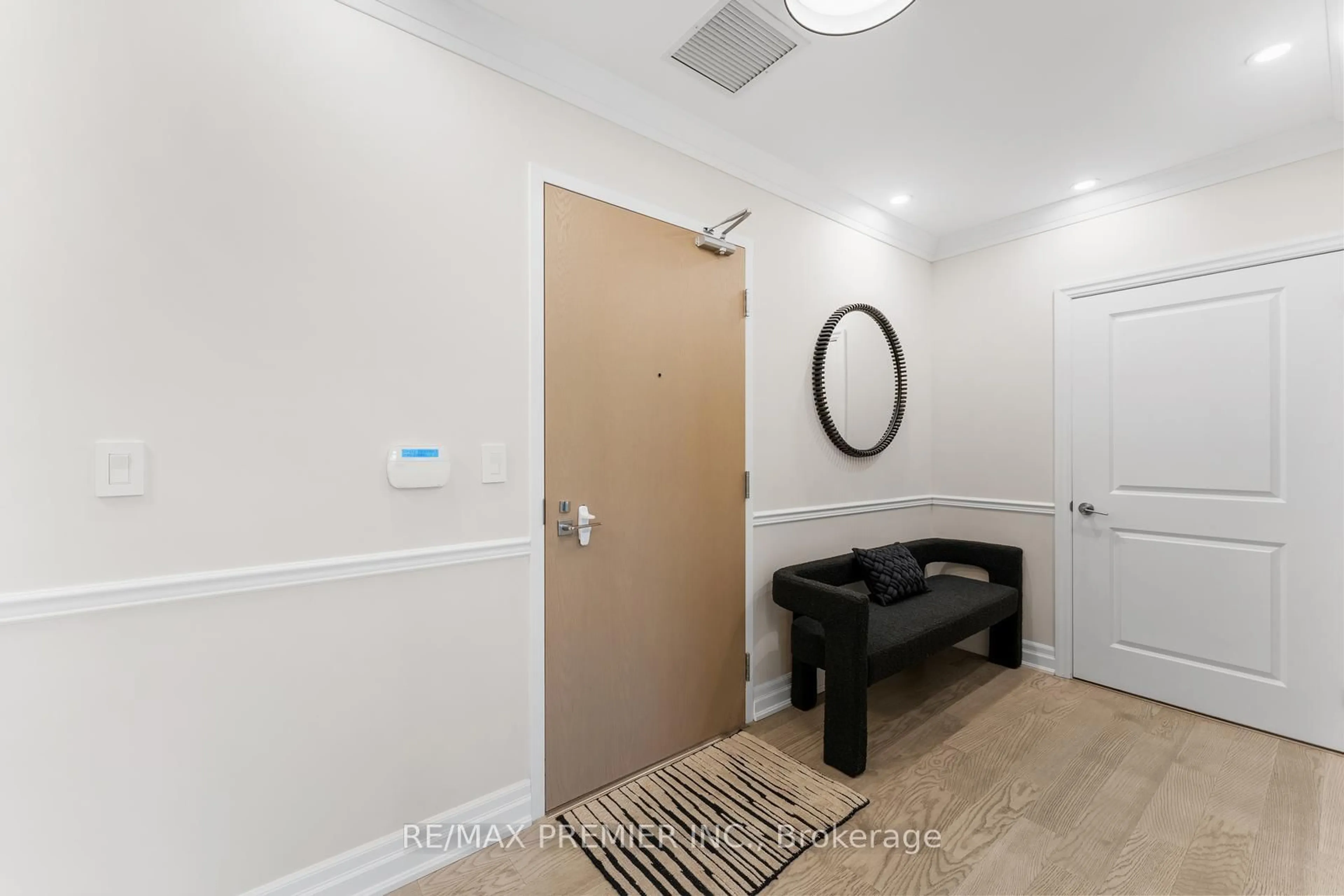 Indoor entryway for 10 Rouge Valley Dr #111, Markham Ontario L6G 0G9