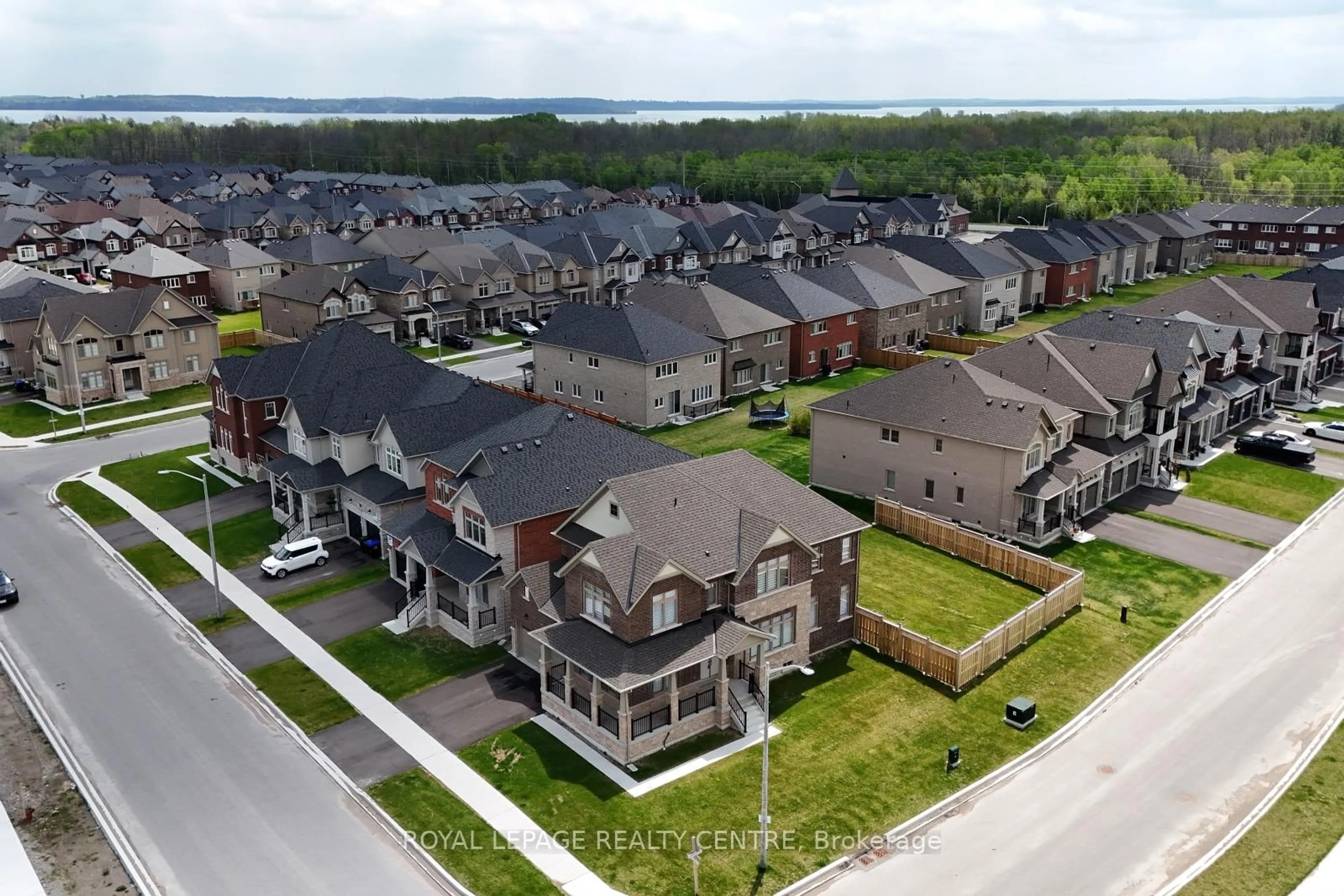 A pic from outside/outdoor area/front of a property/back of a property/a pic from drone, unknown for 1131 Cole St, Innisfil Ontario L9S 0R3
