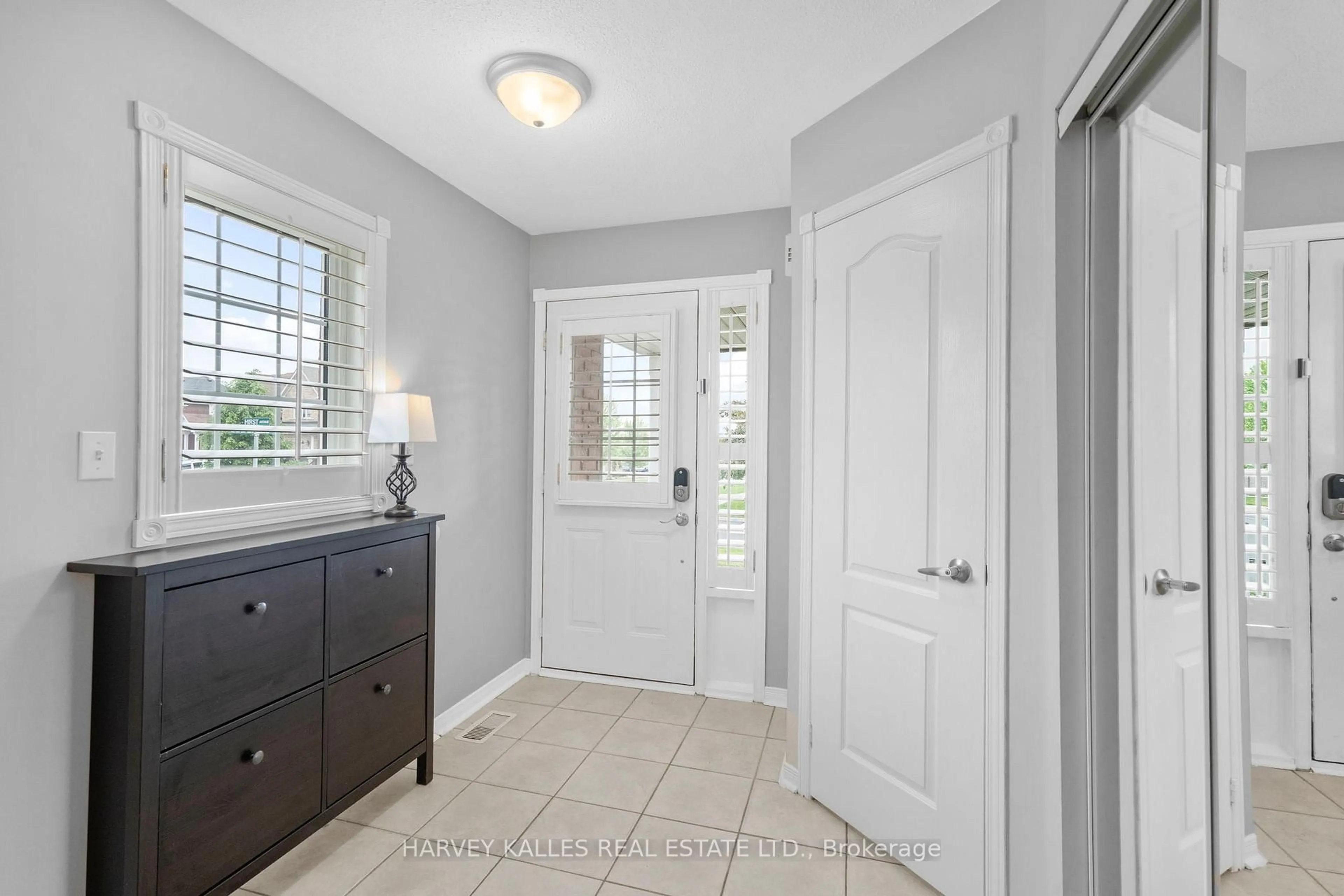 Indoor entryway for 1 Hirst Ave, Georgina Ontario L4P 4E6
