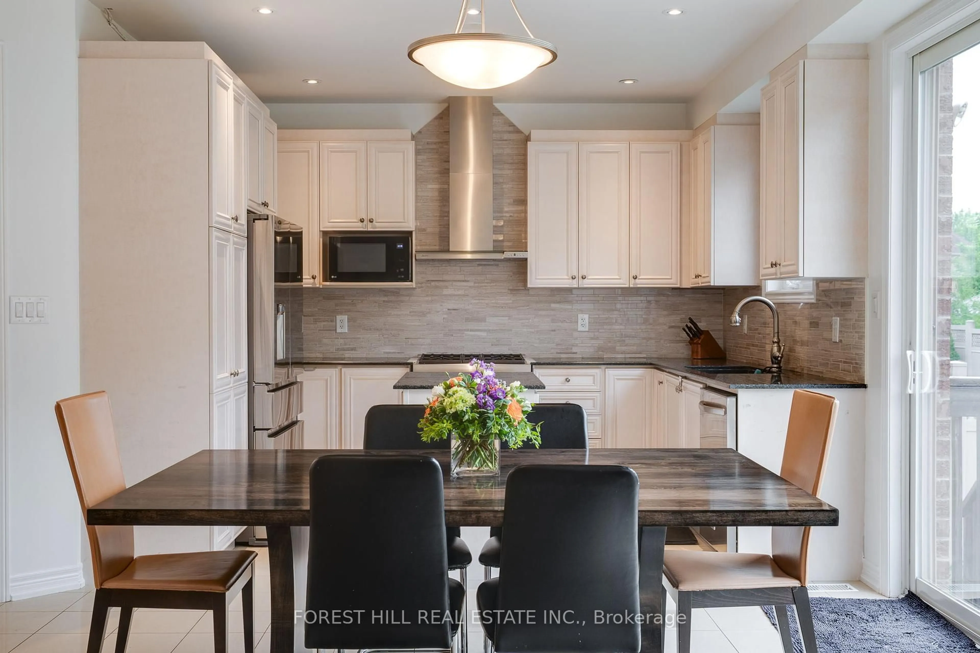 Contemporary kitchen, unknown for 127 Rumsey Rd, Vaughan Ontario L6A 0W5