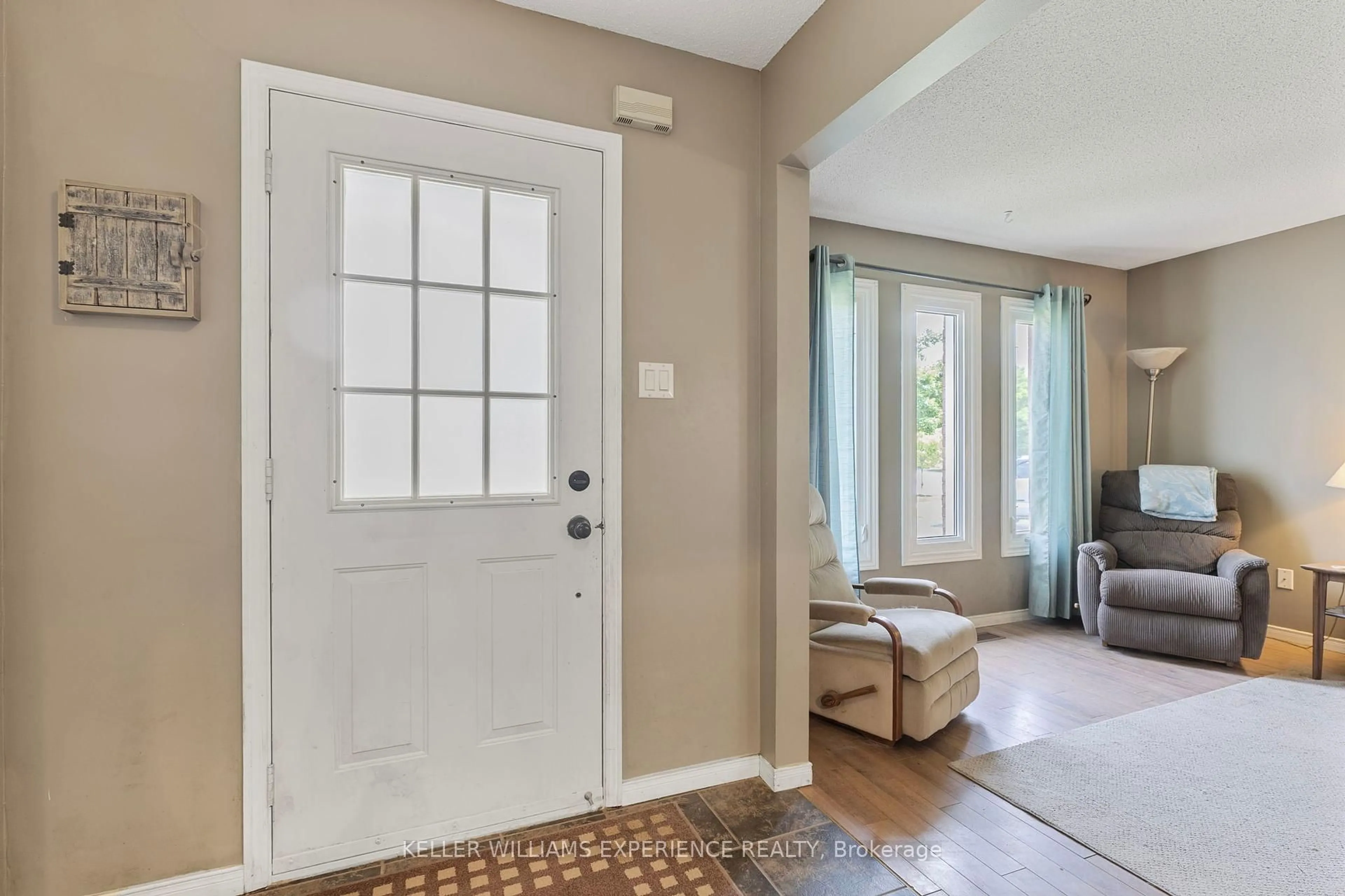 Indoor entryway for 51 Nottawasaga Dr, Essa Ontario L0M 1B0