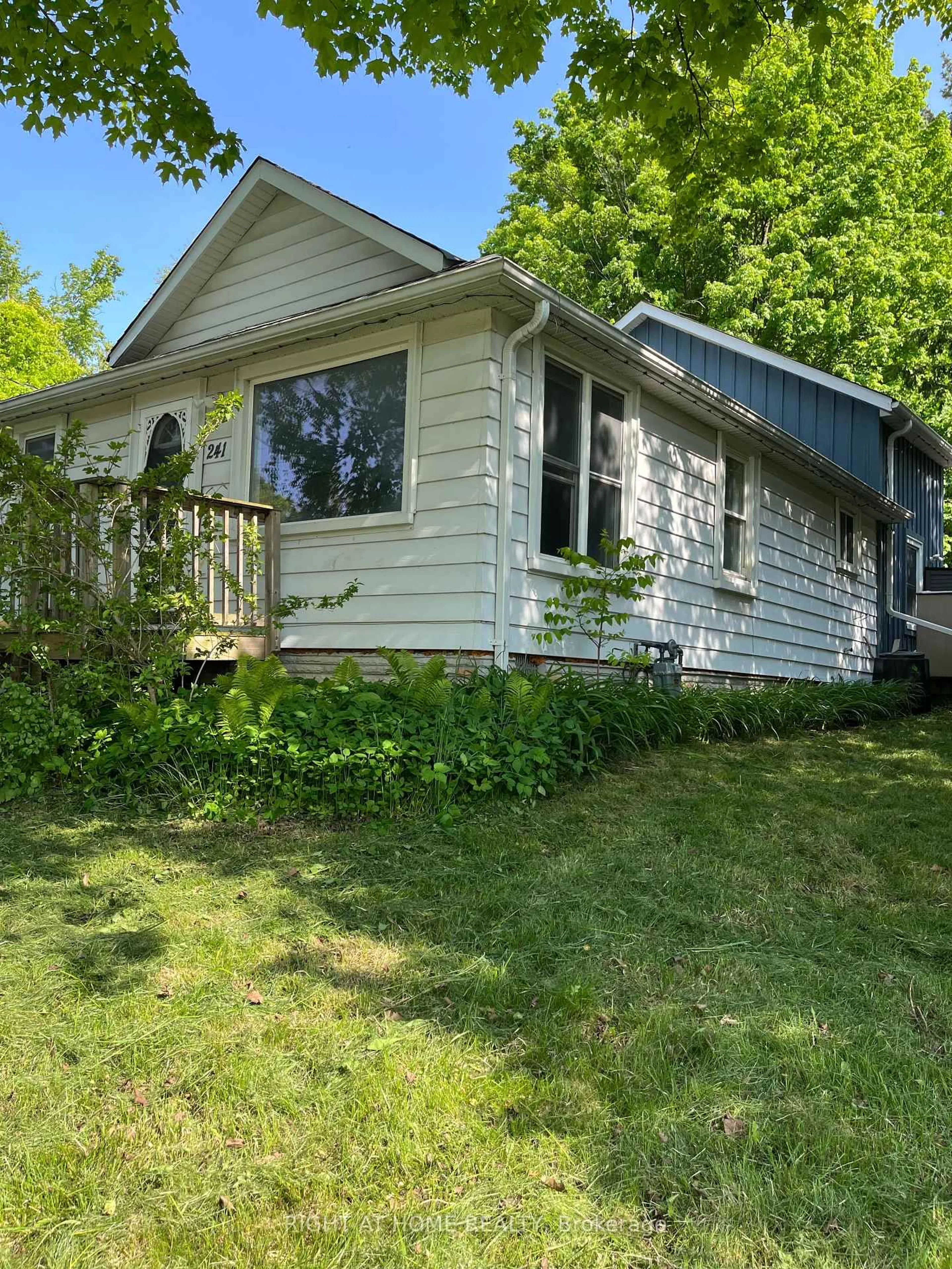 Home with vinyl exterior material, street for 241 Glenwoods Ave, Georgina Ontario L4P 2X1