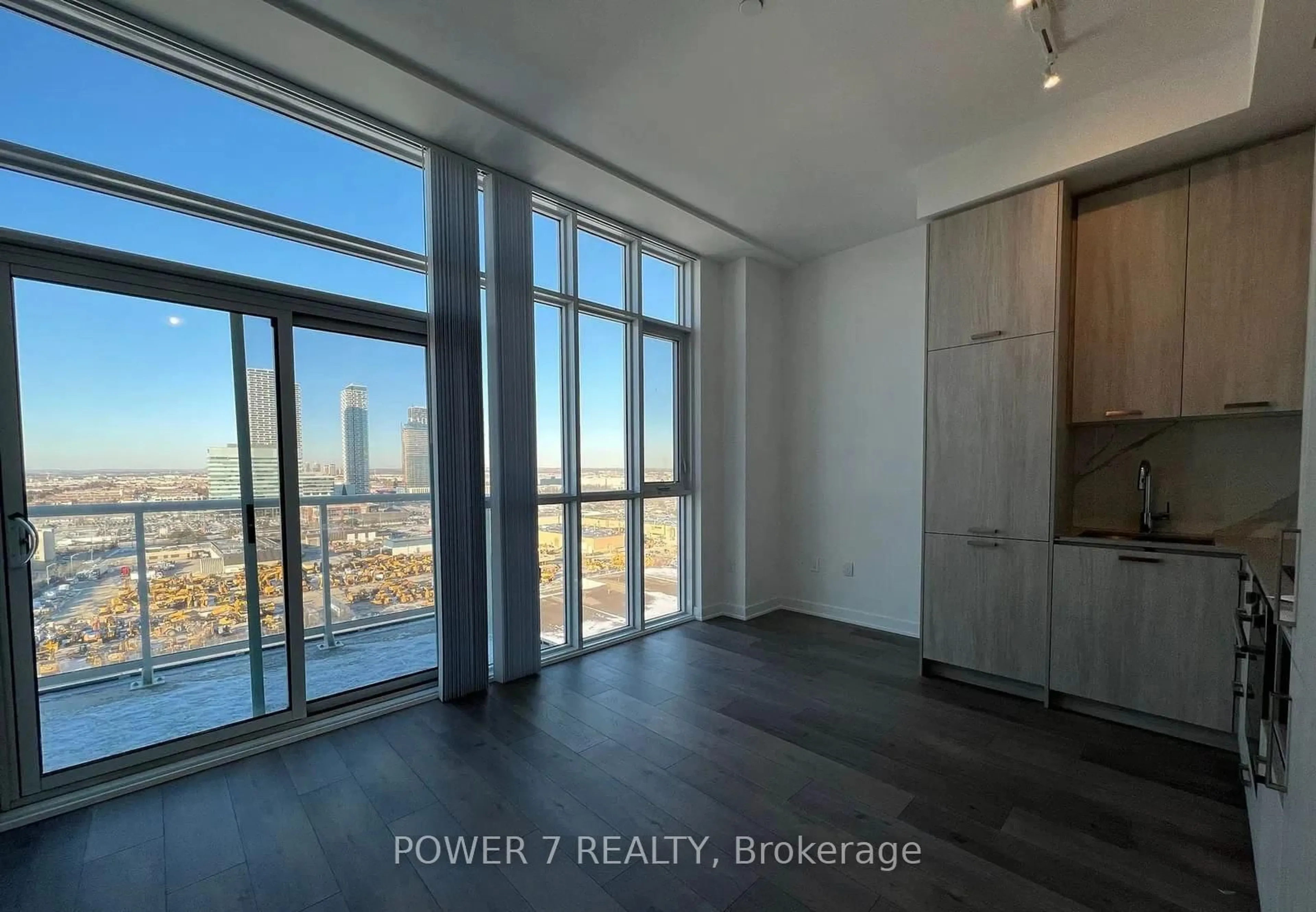 A pic of a room for 10 Honeycrisp Cres #1801, Vaughan Ontario L4K 0M7