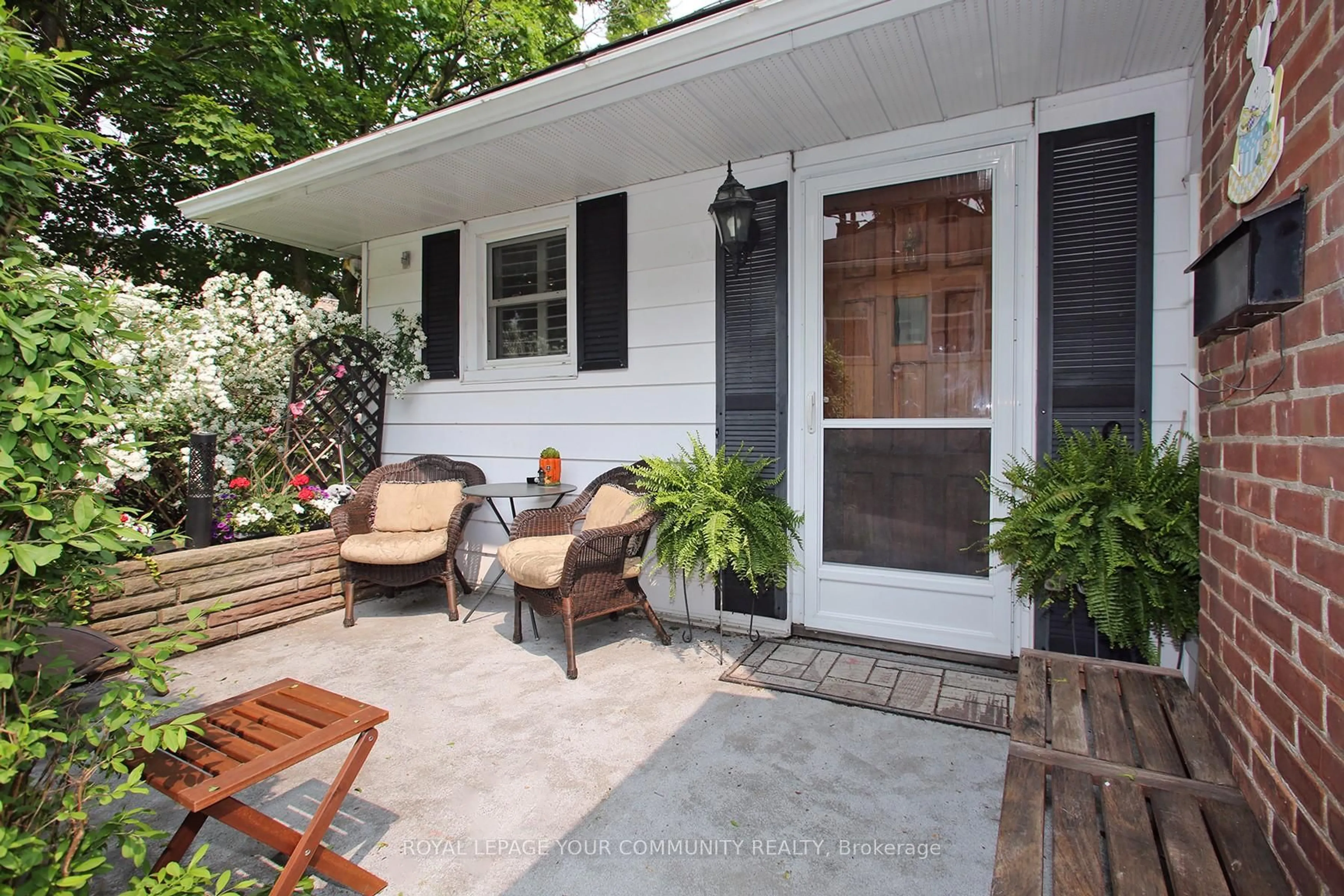 Unknown for 135 Gurnett St, Aurora Ontario L4G 1P7