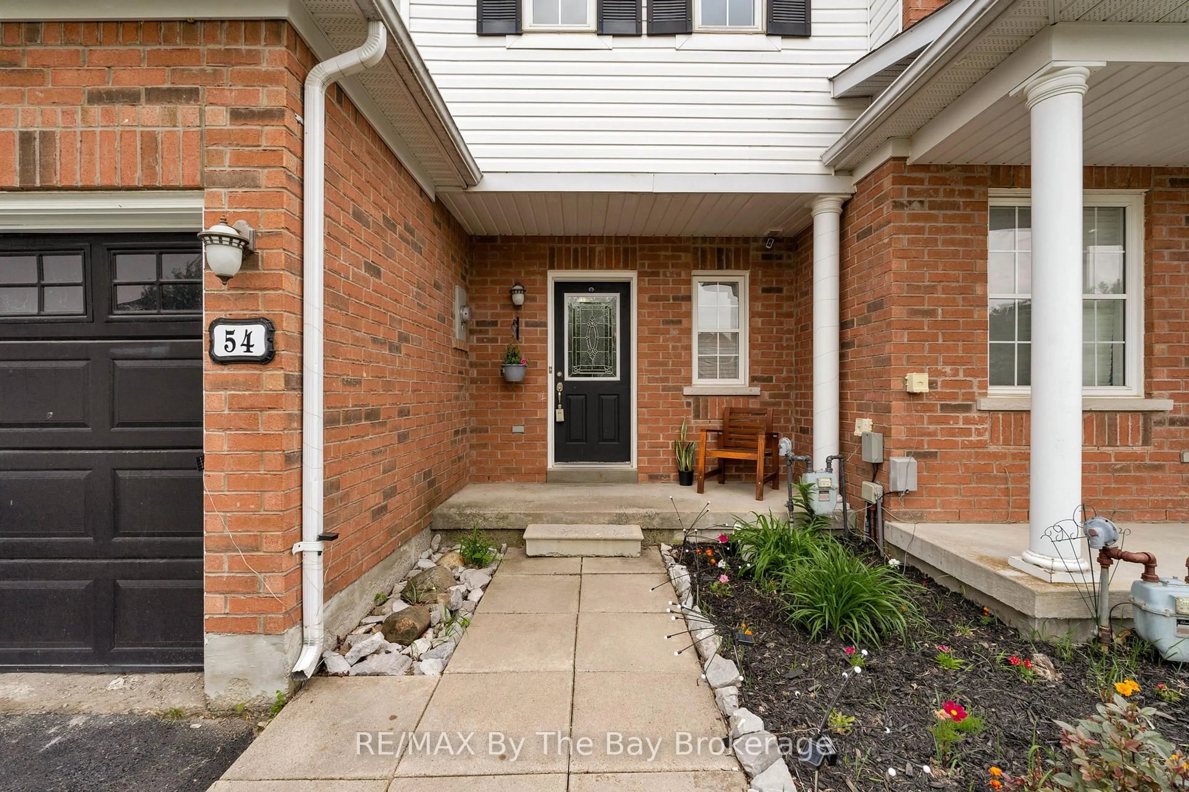 Indoor entryway for 54 McCann Lane, Essa Ontario L3W 0E4