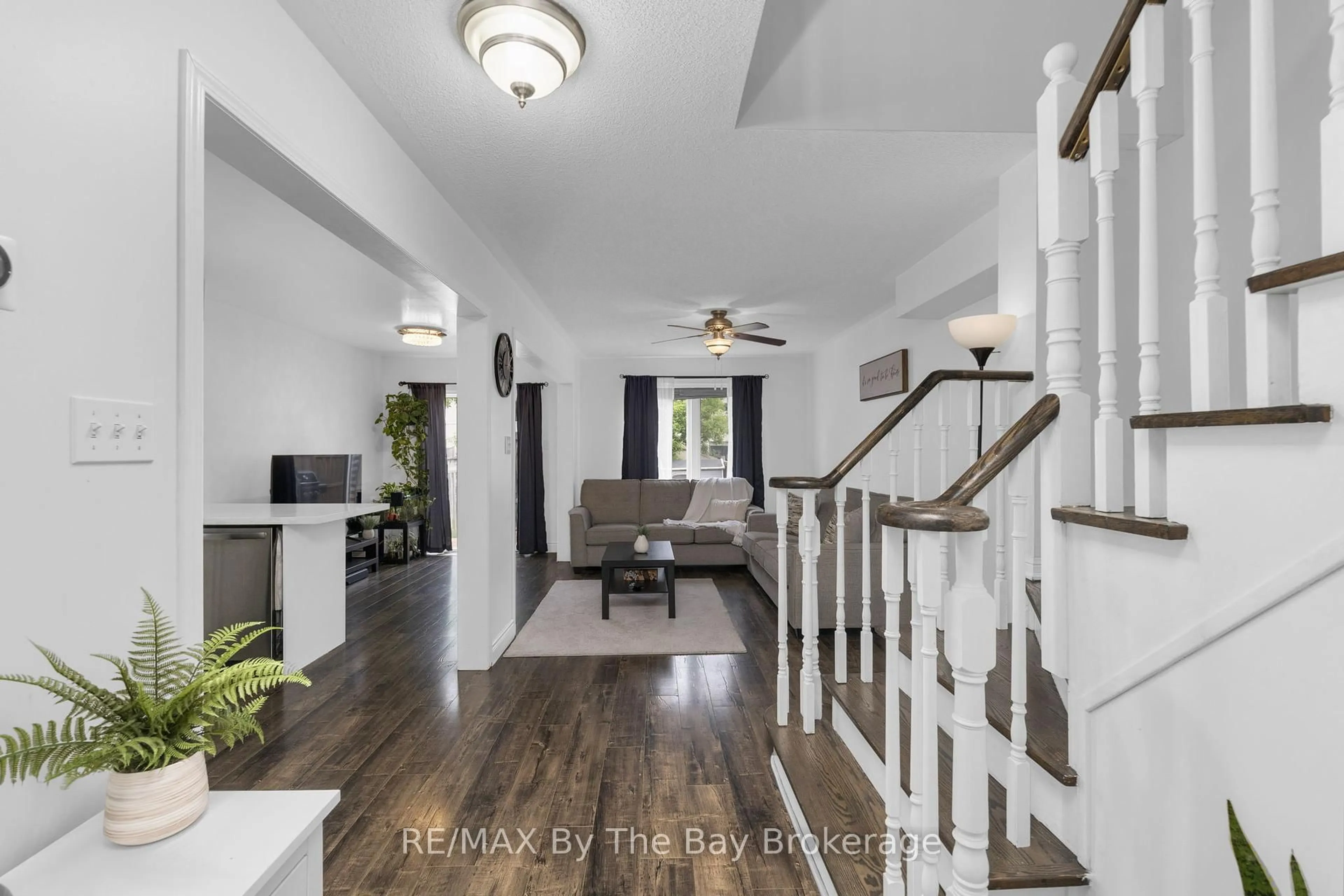 Indoor entryway for 54 McCann Lane, Essa Ontario L3W 0E4