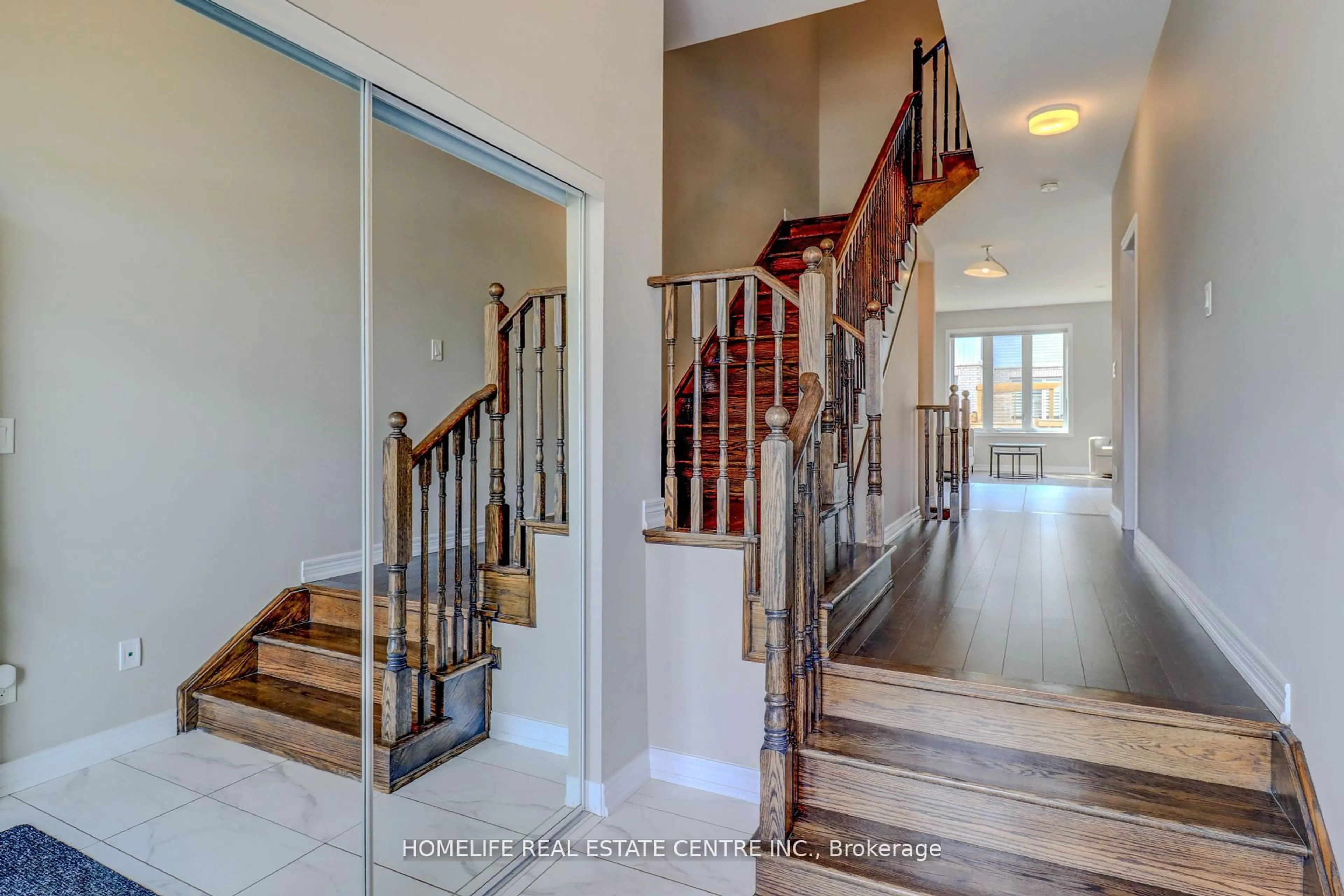 Indoor foyer for 78 Clifford Cres, New Tecumseth Ontario L0G 1W0