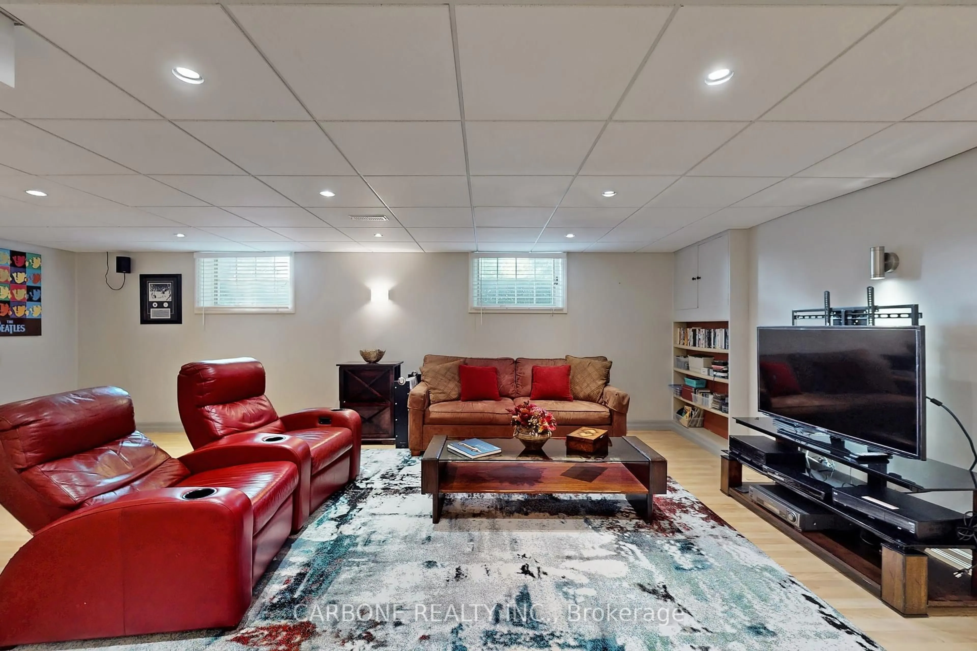 Home theater for 335 Forde Cres, King Ontario L7B 1G7