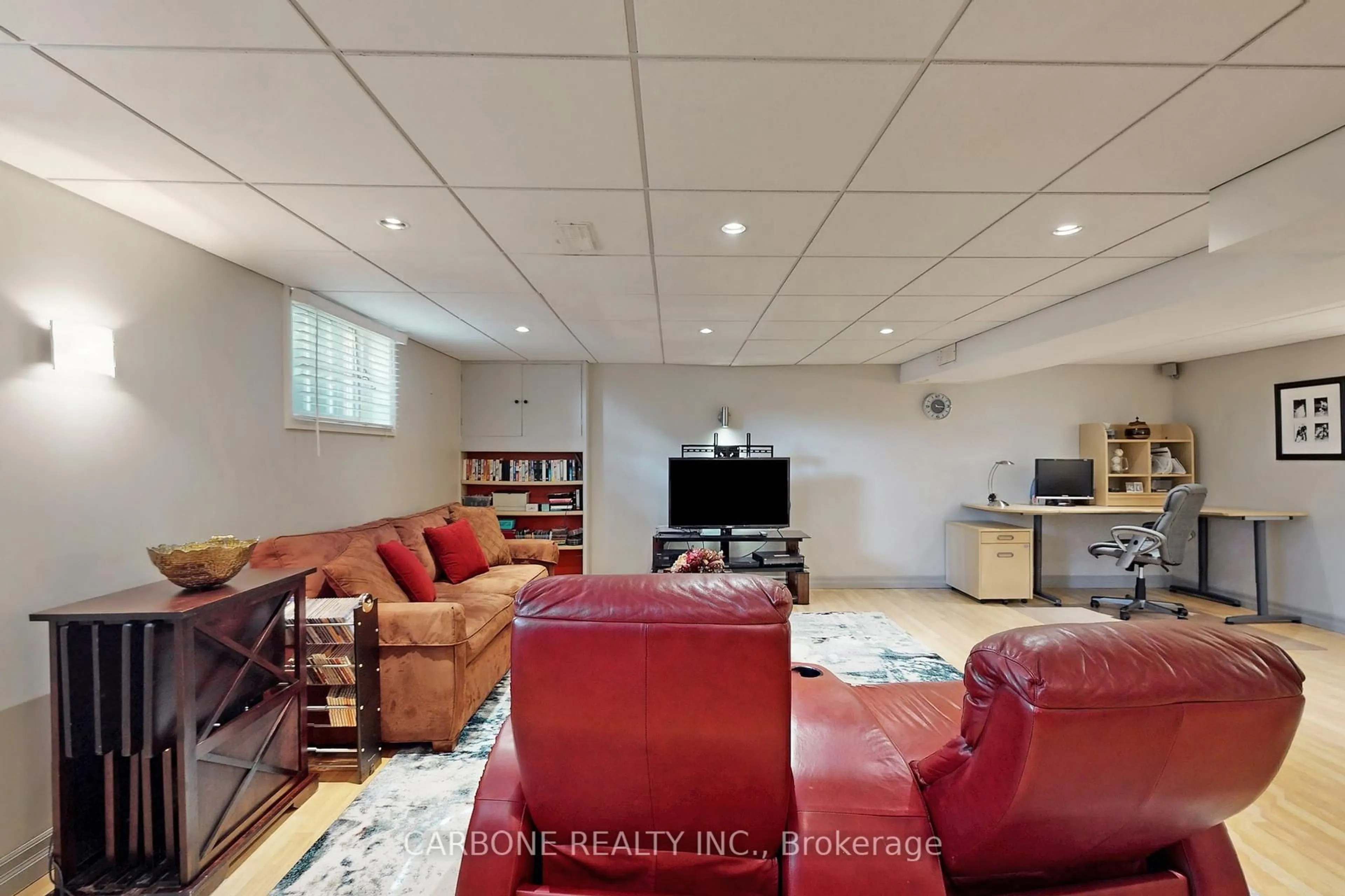 Home theater for 335 Forde Cres, King Ontario L7B 1G7