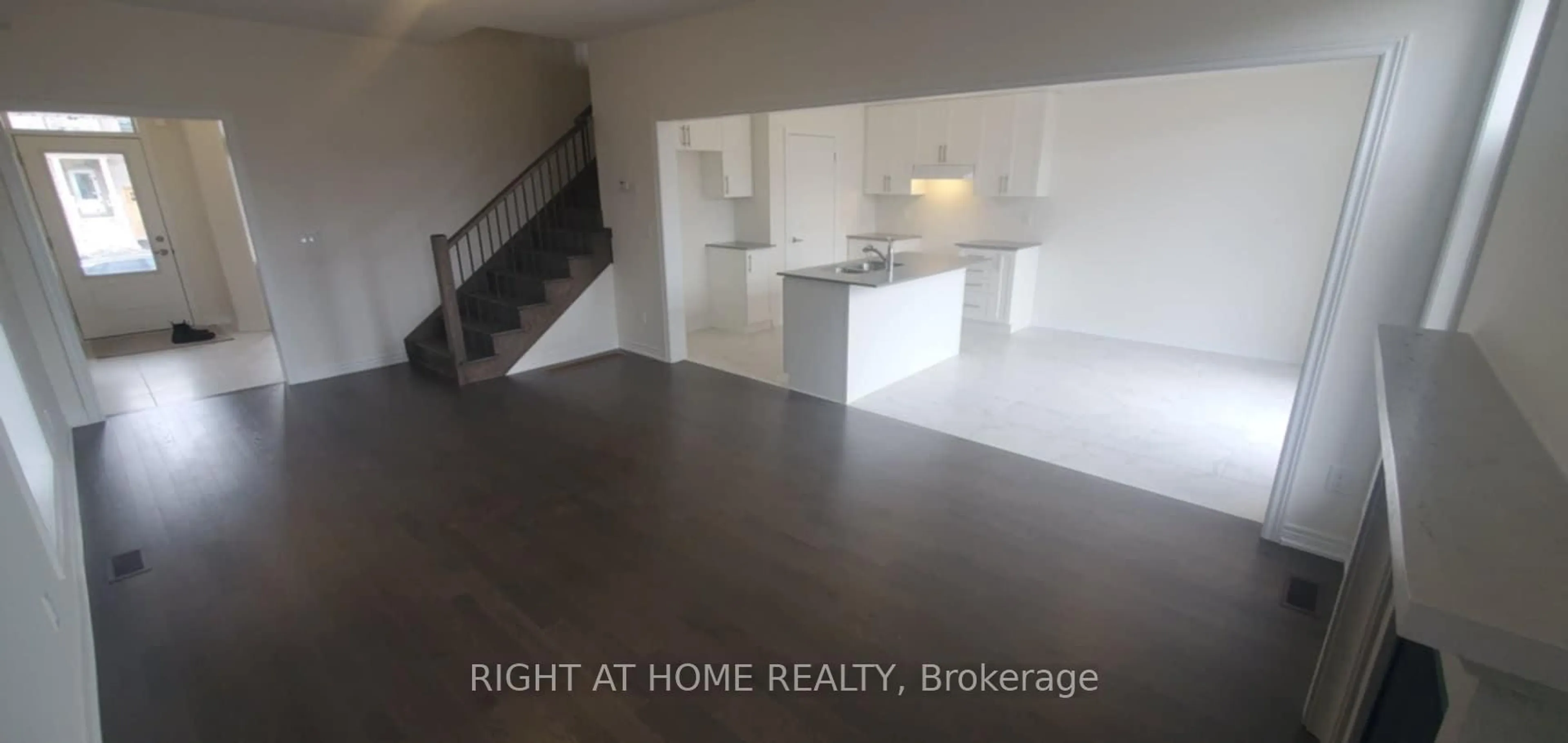 A pic of a room for 1320 Davis Loop, Innisfil Ontario L0L 1W0