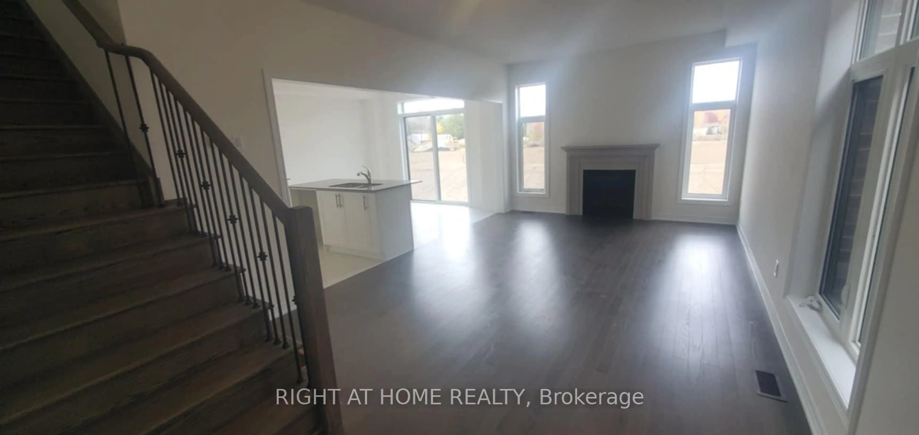A pic of a room for 1320 Davis Loop, Innisfil Ontario L0L 1W0
