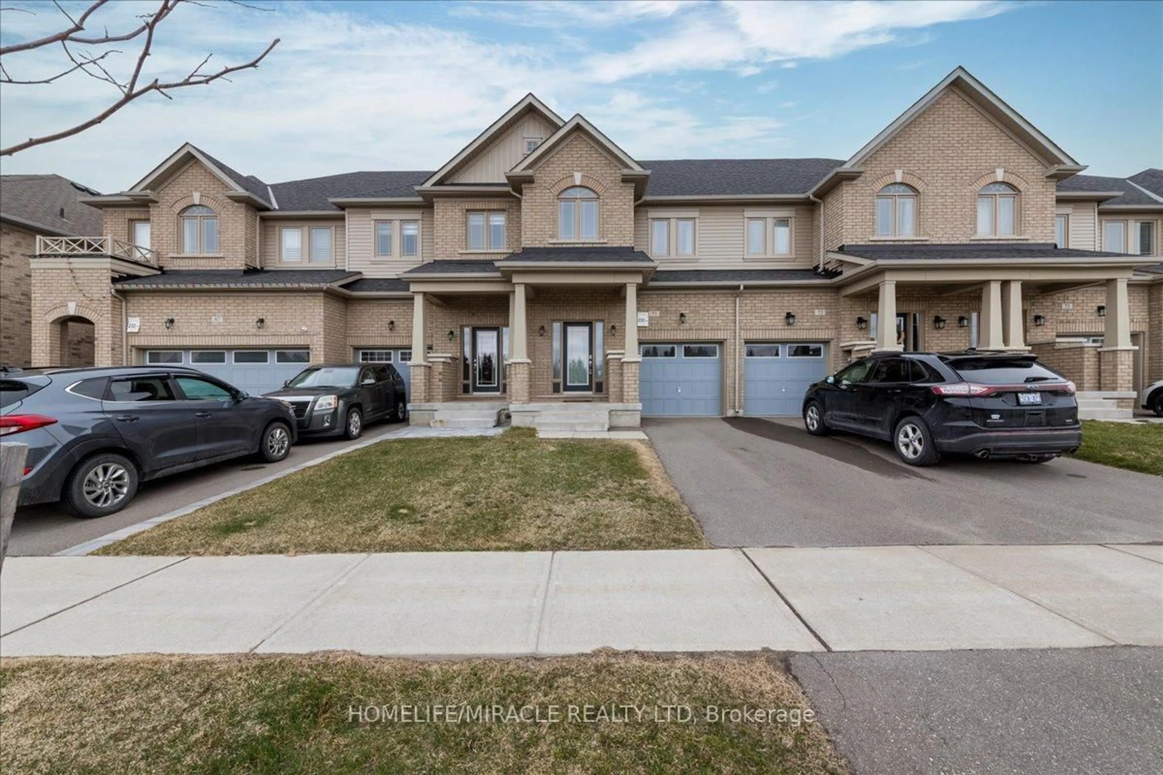 A pic from outside/outdoor area/front of a property/back of a property/a pic from drone, street for 71 Arnold Cres, New Tecumseth Ontario L9R 0T6