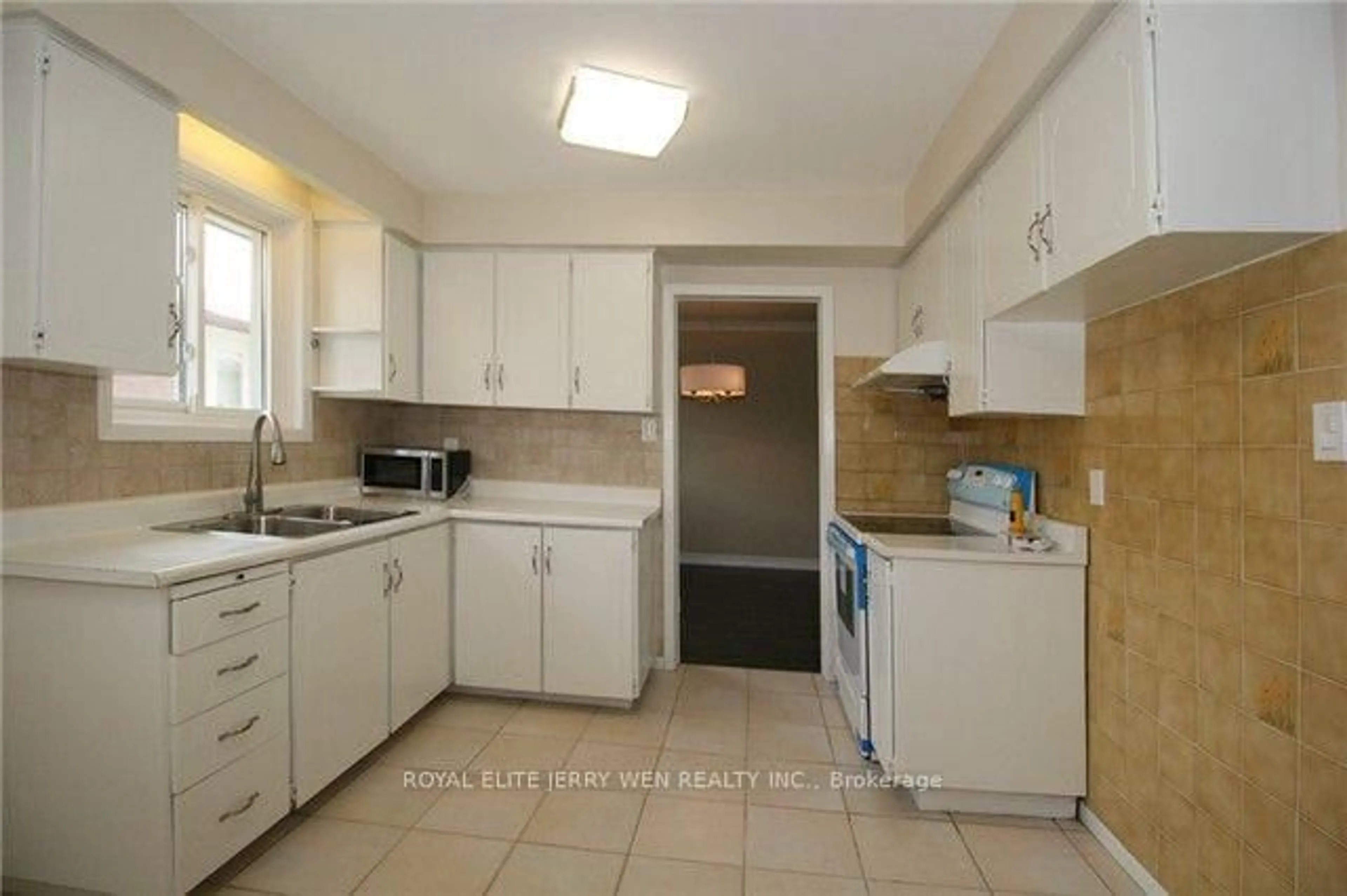 Standard kitchen, ceramic/tile floor for 1 Mira Rd, Markham Ontario L3T 2H5