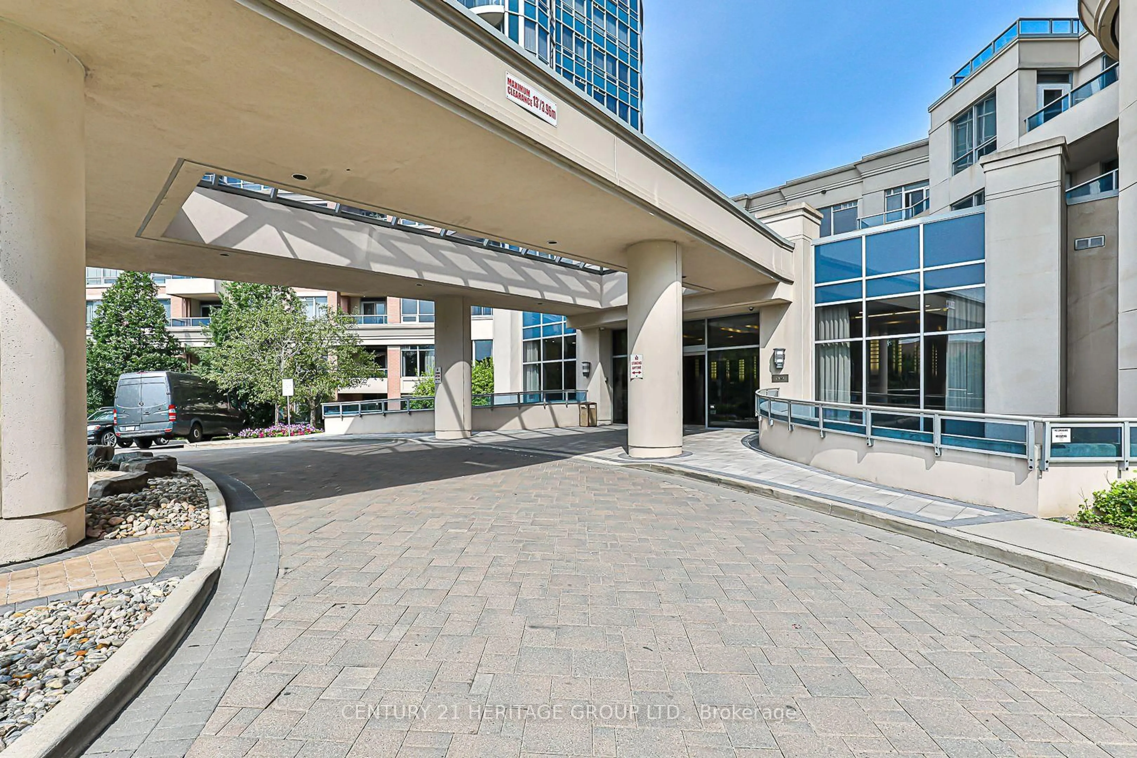 Indoor foyer for 33 Cox Blvd #905, Markham Ontario L3R 8A6